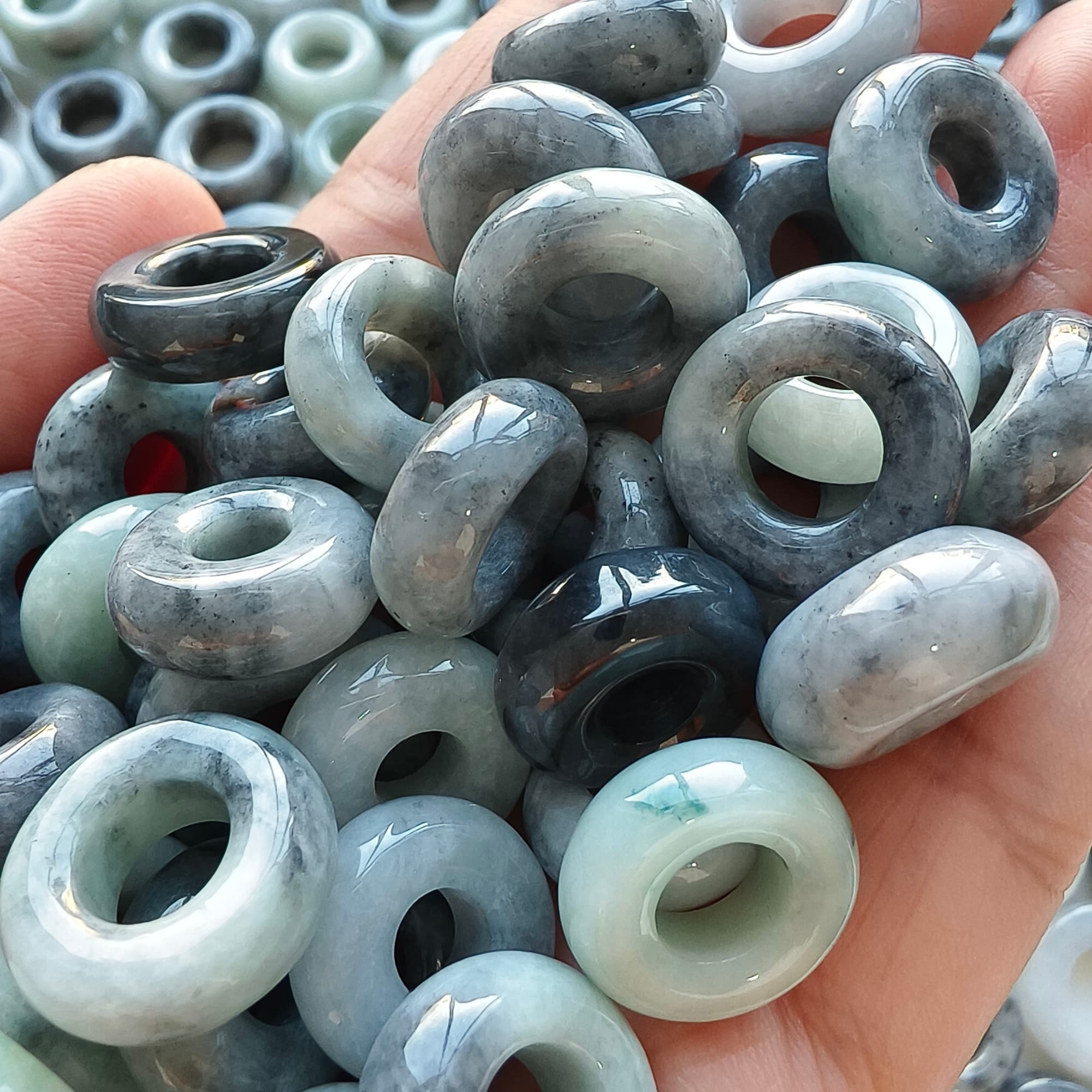 DDP 5pcs 14.5-17mm Natural Type A Untreated Black Chicken Species Green White Burmese Jadeite Donut And Ring Beads
