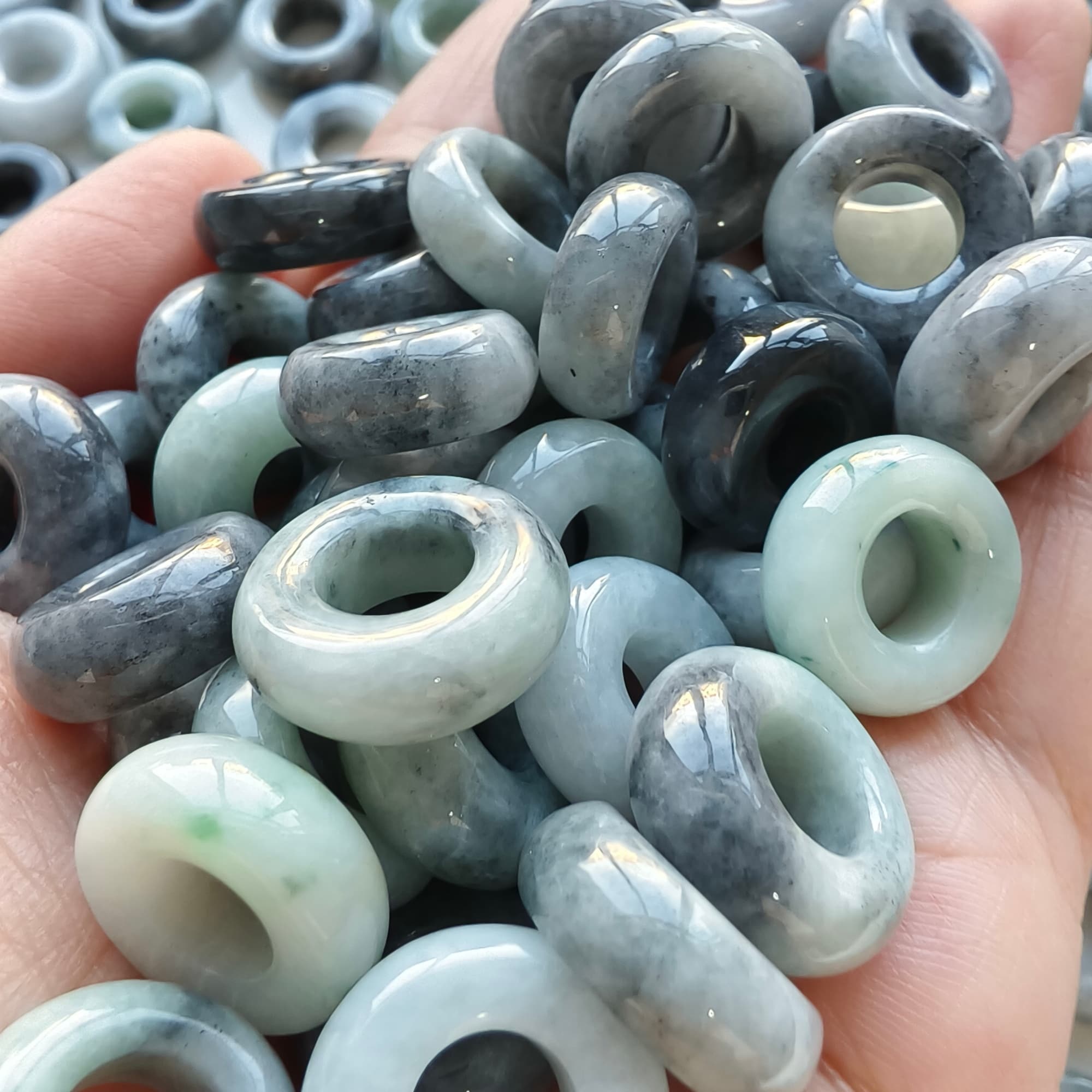 DDP 5pcs 14.5-17mm Natural Type A Untreated Black Chicken Species Green White Burmese Jadeite Donut And Ring Beads