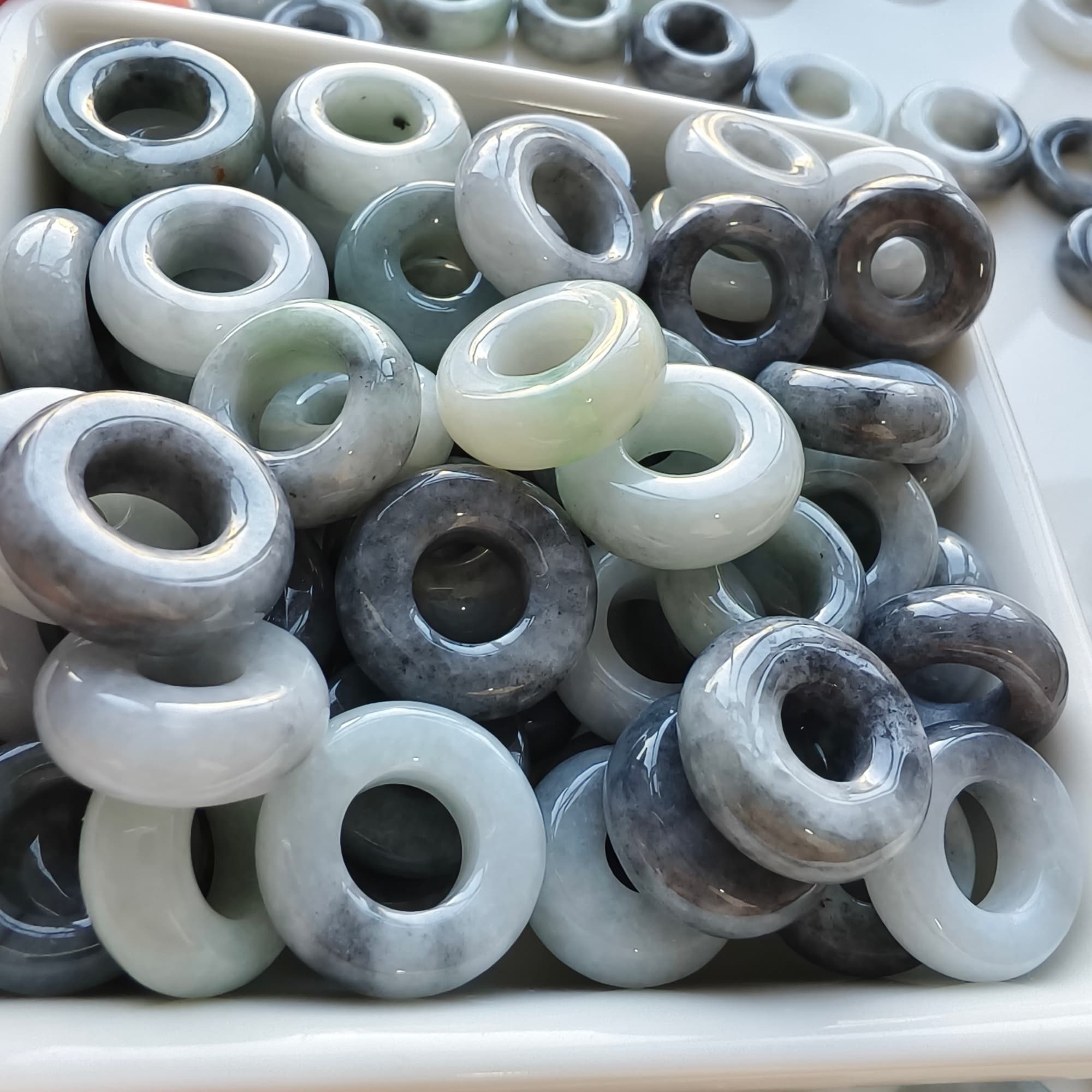 DDP 5pcs 14.5-17mm Natural Type A Untreated Black Chicken Species Green White Burmese Jadeite Donut And Ring Beads