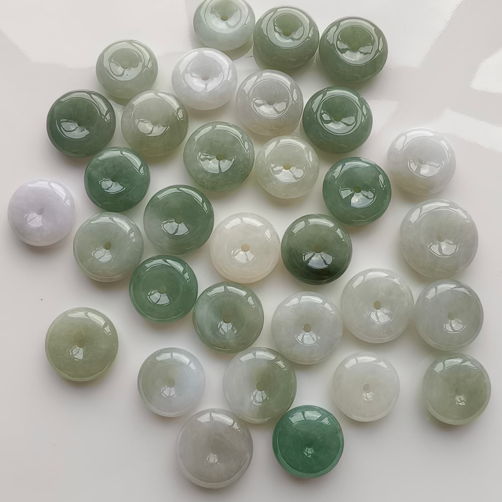 DDP 5pcs 16.5-18mm Natural Type A Untreated Icy Oil Green White Burmese Jadeite Safety Buckle Beads