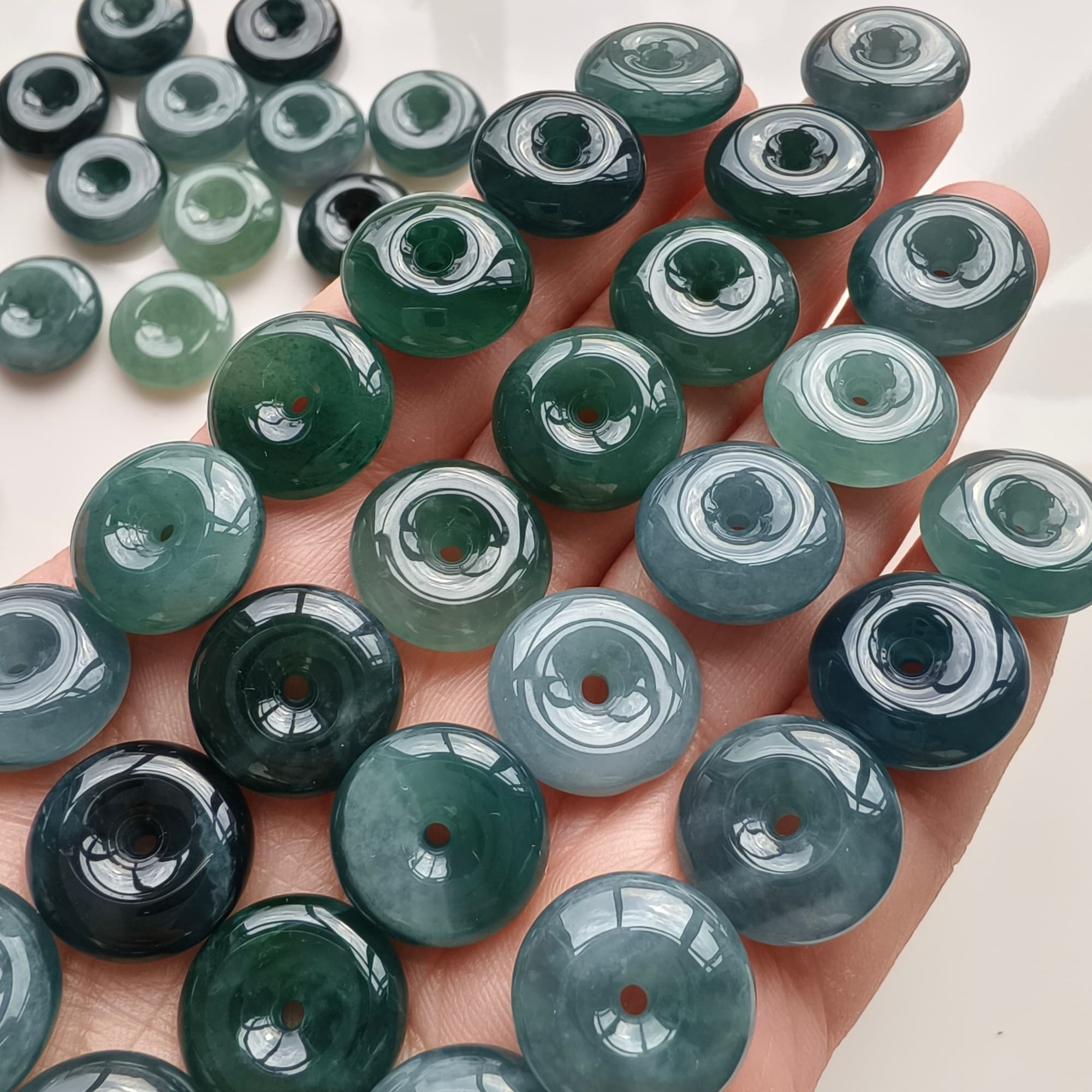DDP 5pcs 16mm Natural Type A Icy Blue Guatemalan Jadeite Safety Buckle Beads