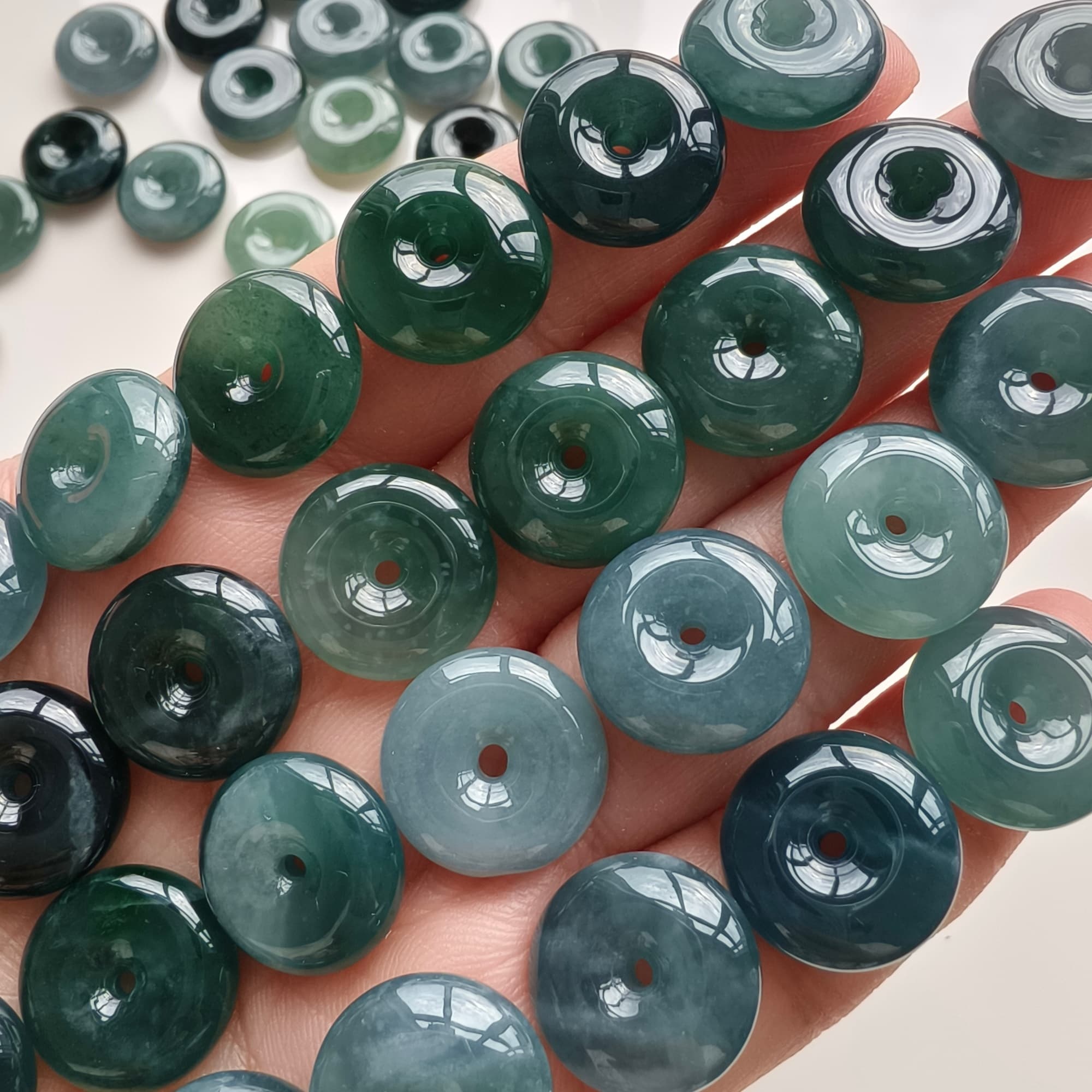 DDP 5pcs 16mm Natural Type A Icy Blue Guatemalan Jadeite Safety Buckle Beads