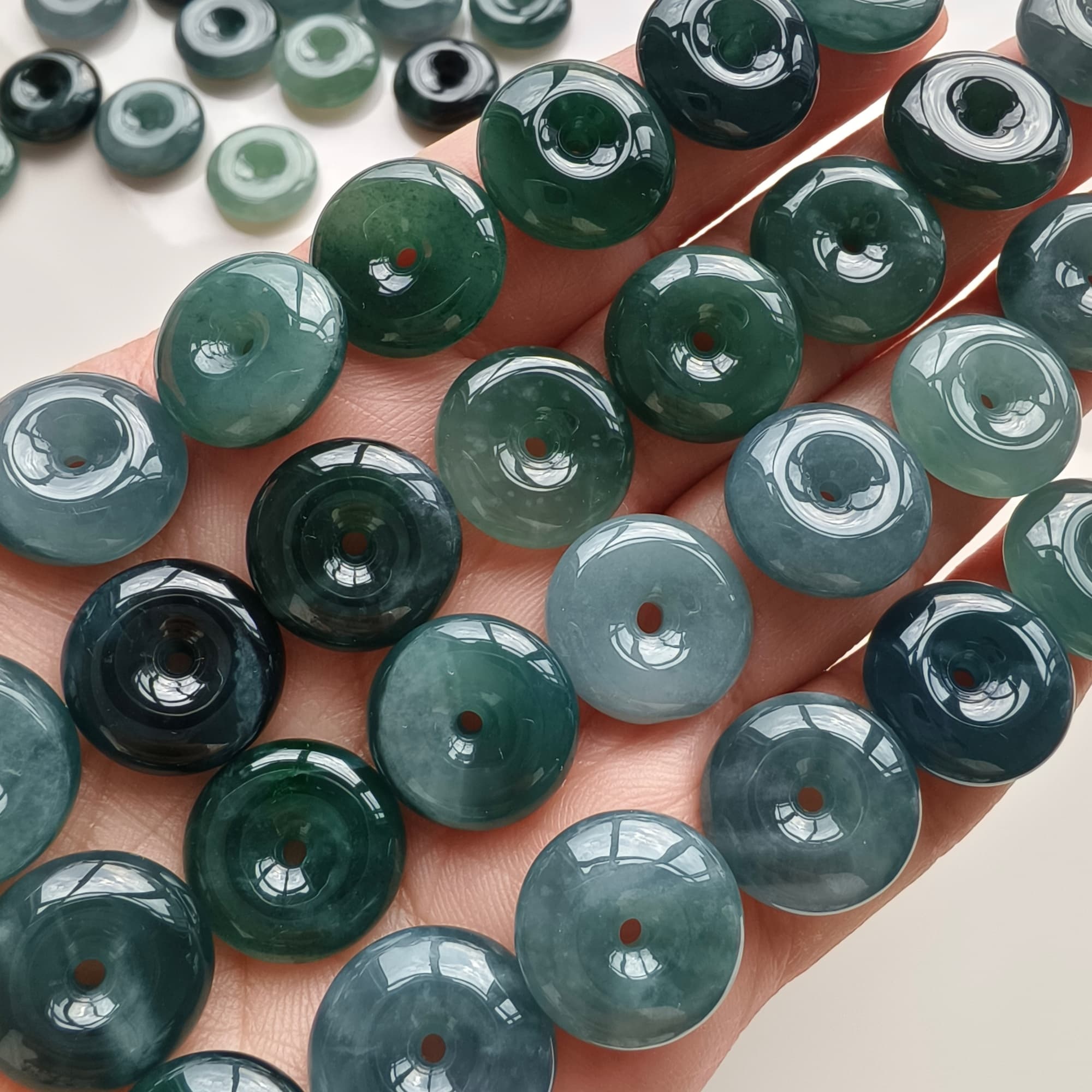 DDP 5pcs 16mm Natural Type A Icy Blue Guatemalan Jadeite Safety Buckle Beads