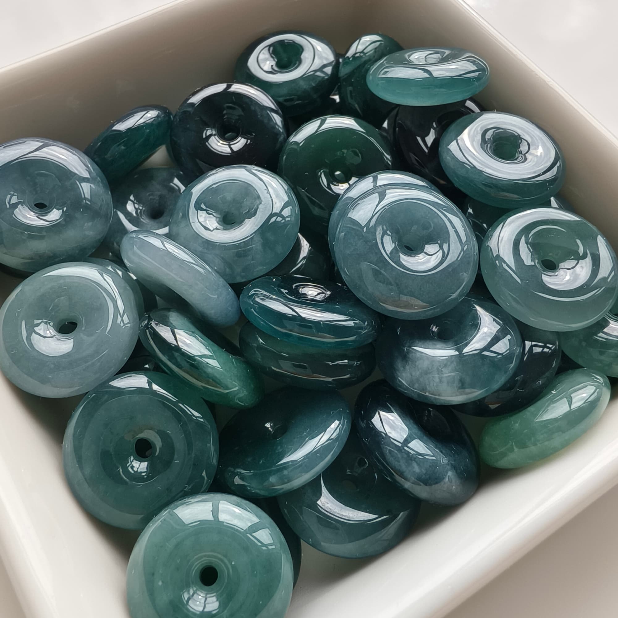 DDP 5pcs 16mm Natural Type A Icy Blue Guatemalan Jadeite Safety Buckle Beads