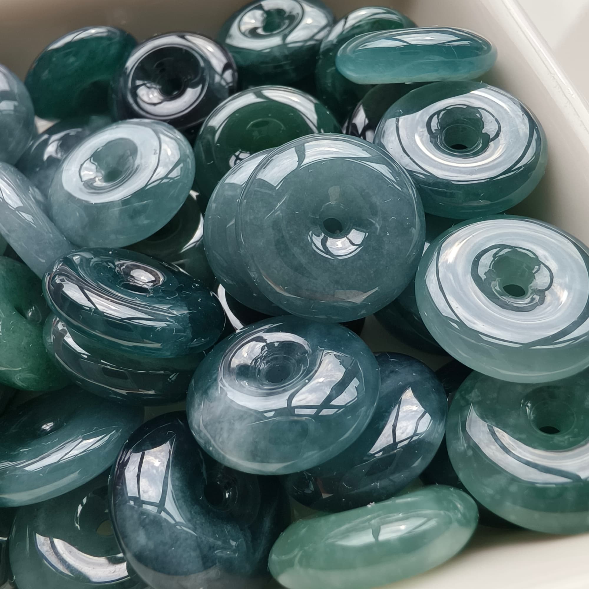 DDP 5pcs 16mm Natural Type A Icy Blue Guatemalan Jadeite Safety Buckle Beads