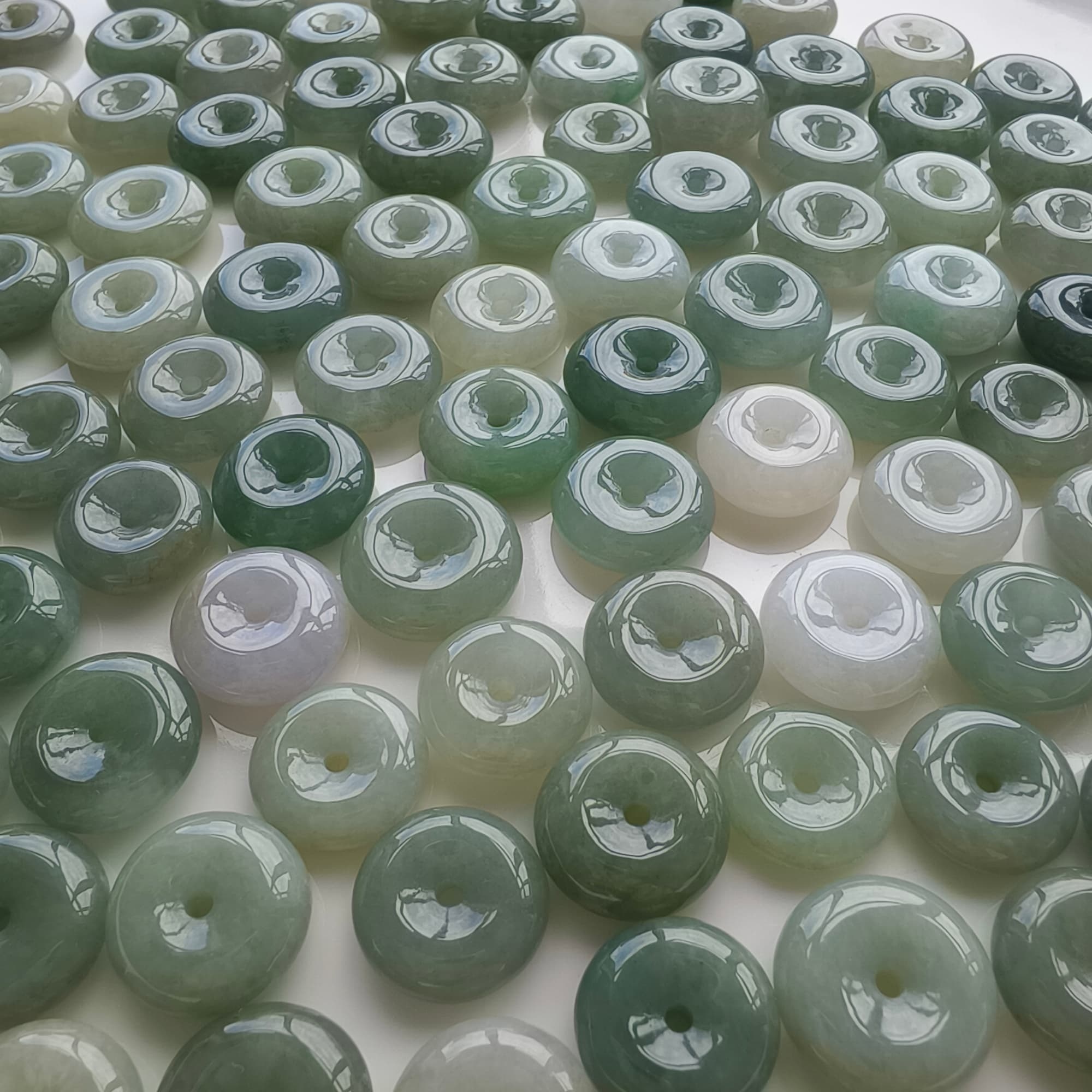 DDP 5pcs 15-17.5mm Natural Type A Untreated Icy Oil Green White Burmese Jadeite Safety Buckle Beads