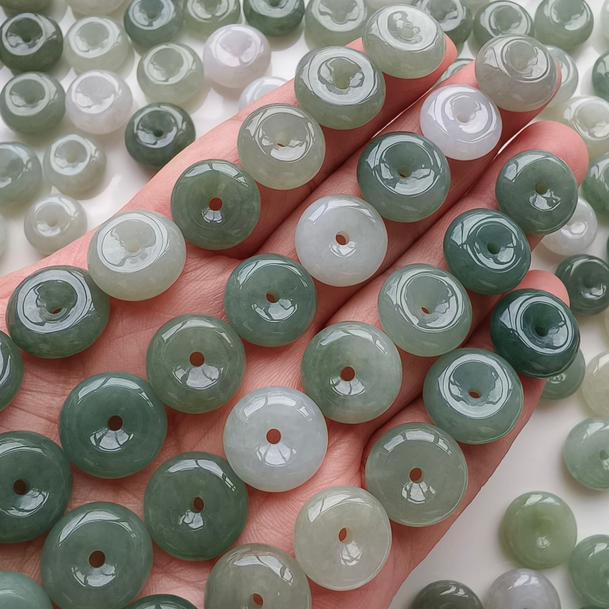 DDP 5pcs 13.5-15mm Natural Type A Untreated Icy Oil Green White Burmese Jadeite Safety Buckle Beads