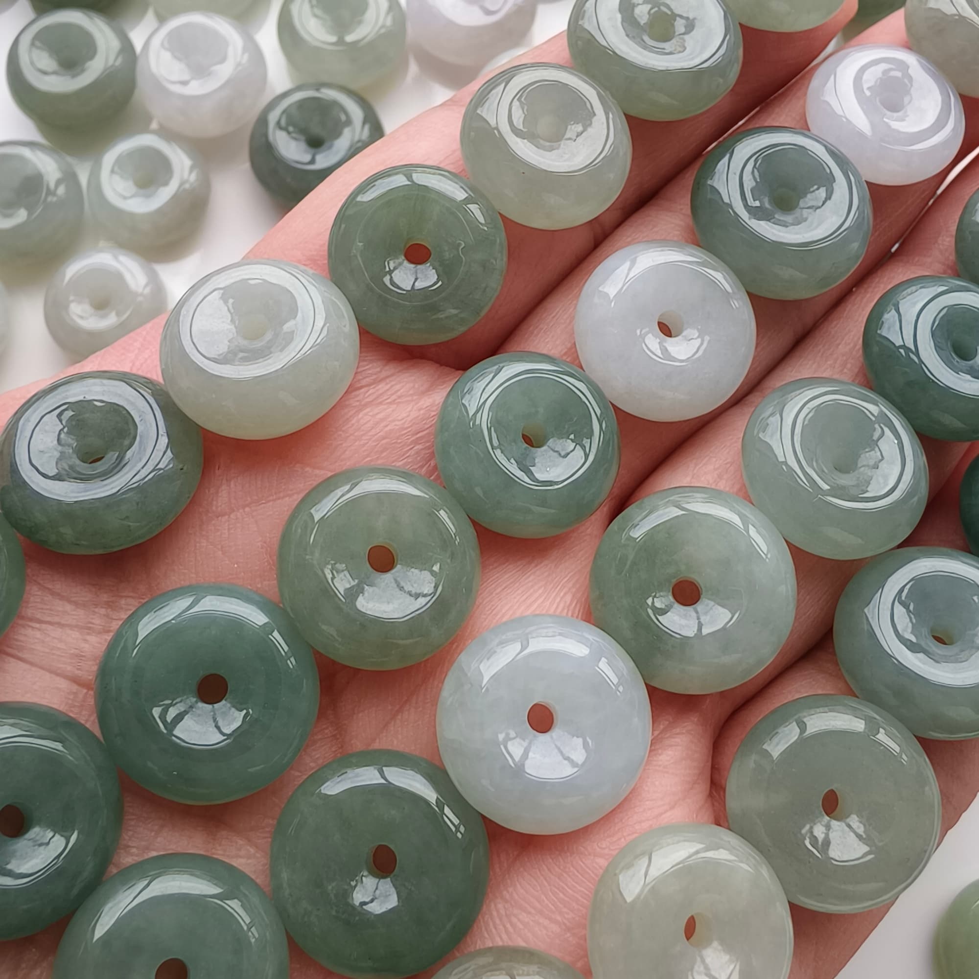 DDP 5pcs 13.5-15mm Natural Type A Untreated Icy Oil Green White Burmese Jadeite Safety Buckle Beads