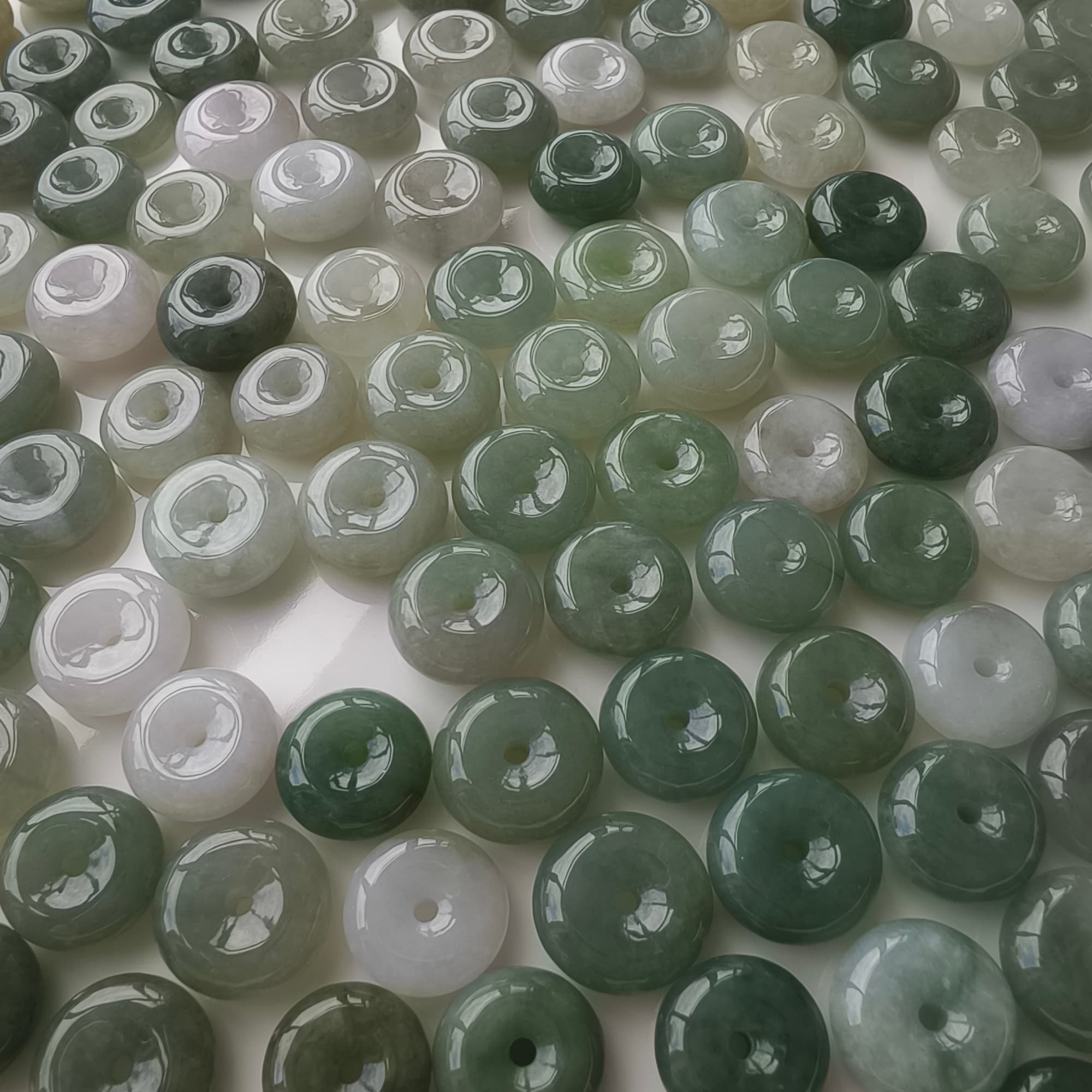 DDP 5pcs 13.5-15mm Natural Type A Untreated Icy Oil Green White Burmese Jadeite Safety Buckle Beads
