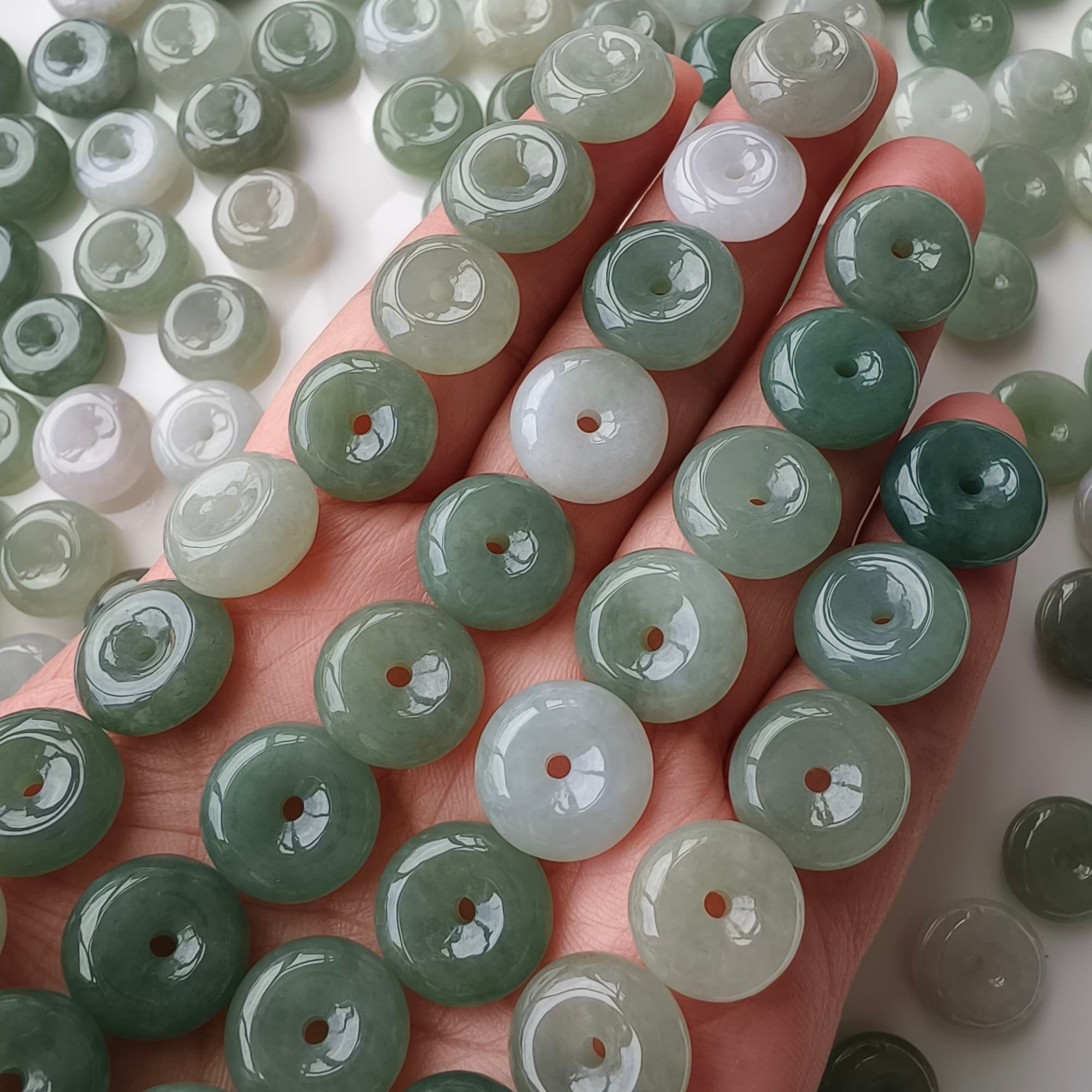 DDP 5pcs 13.5-15mm Natural Type A Untreated Icy Oil Green White Burmese Jadeite Safety Buckle Beads