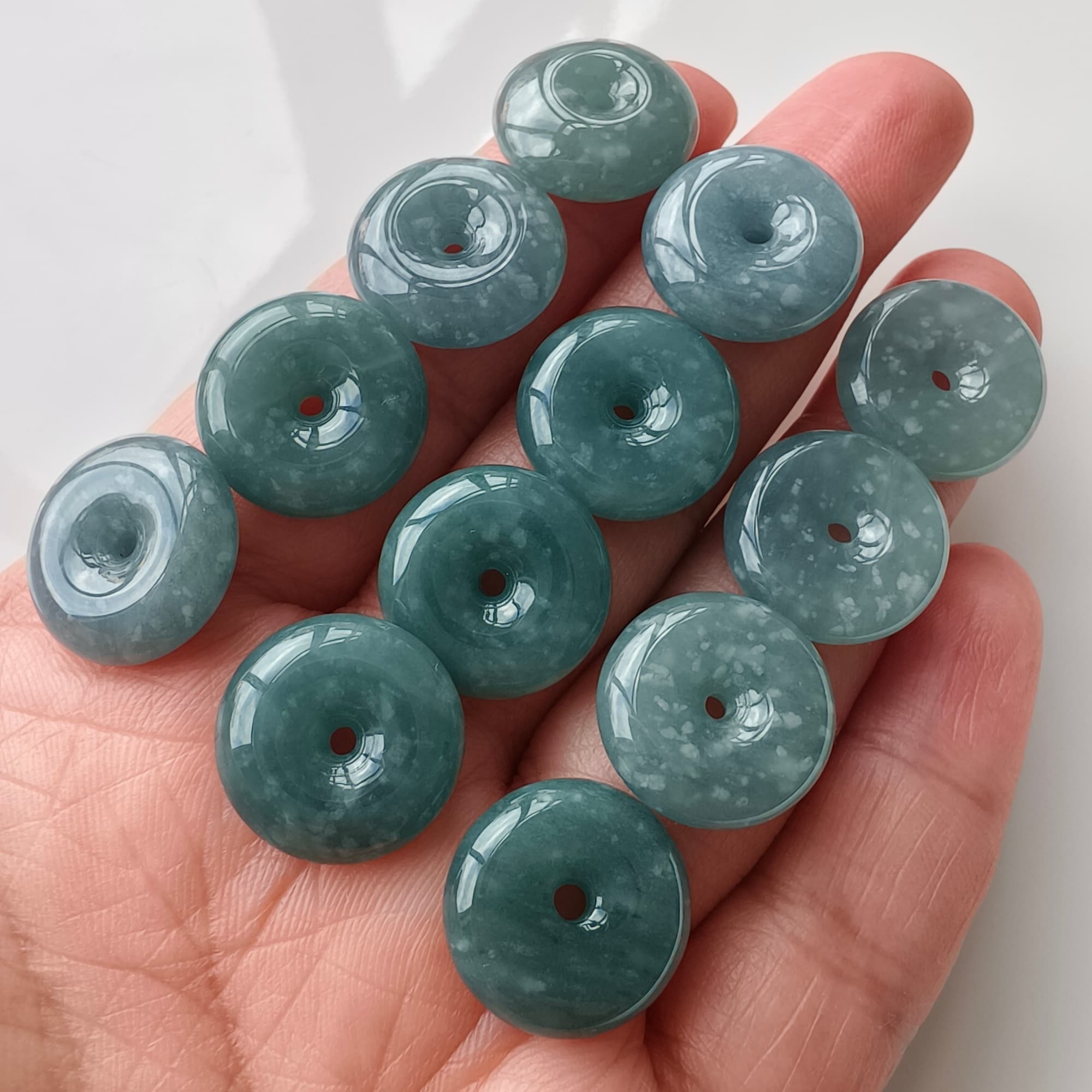 DDP 5pcs 16mm Natural Type A Icy Blue Guatemalan Jadeite Safety Buckle Beads