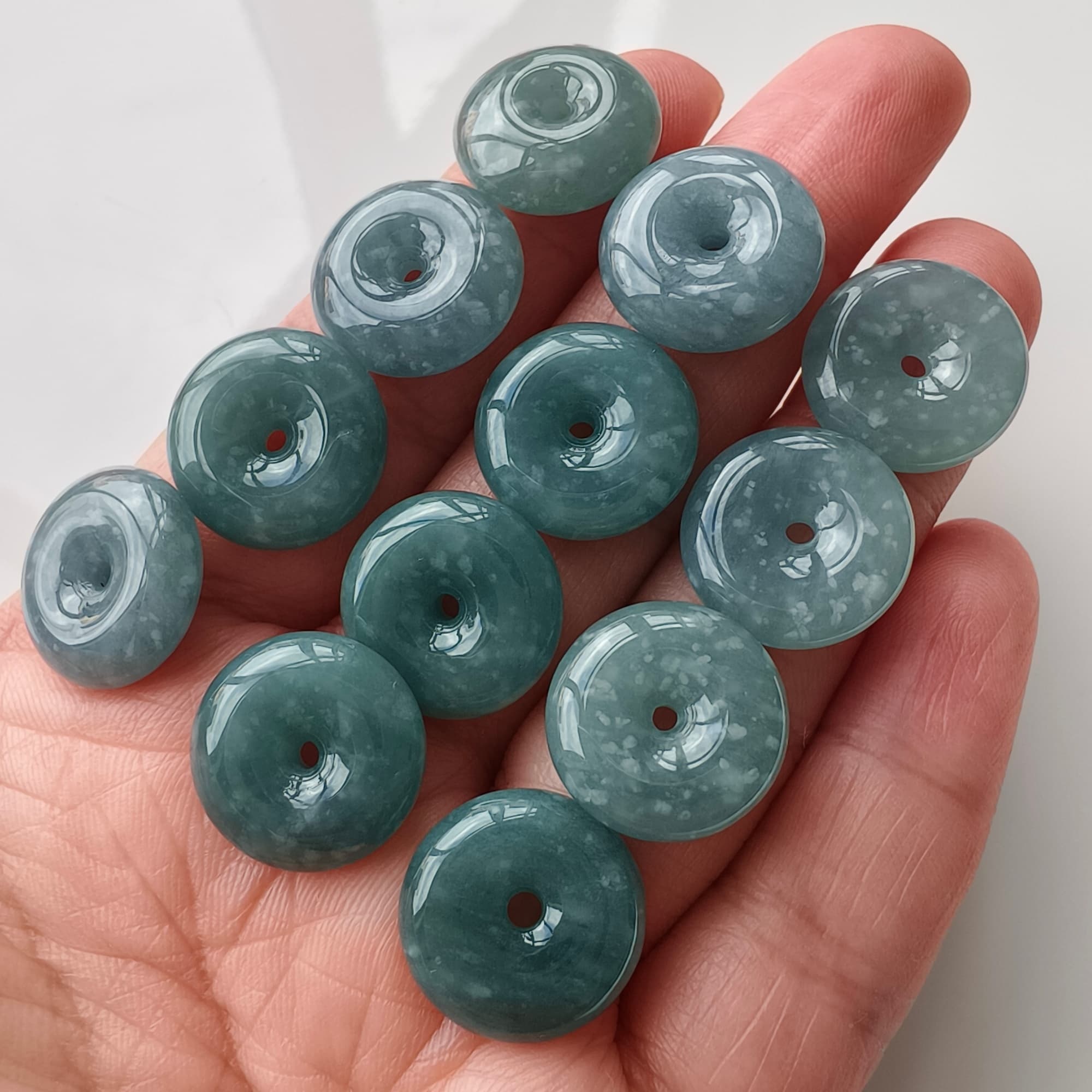 DDP 5pcs 16mm Natural Type A Icy Blue Guatemalan Jadeite Safety Buckle Beads