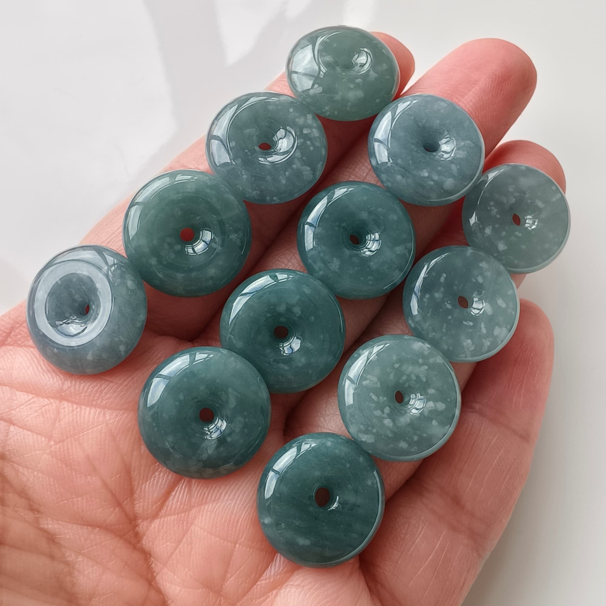 DDP 5pcs 16mm Natural Type A Icy Blue Guatemalan Jadeite Safety Buckle Beads