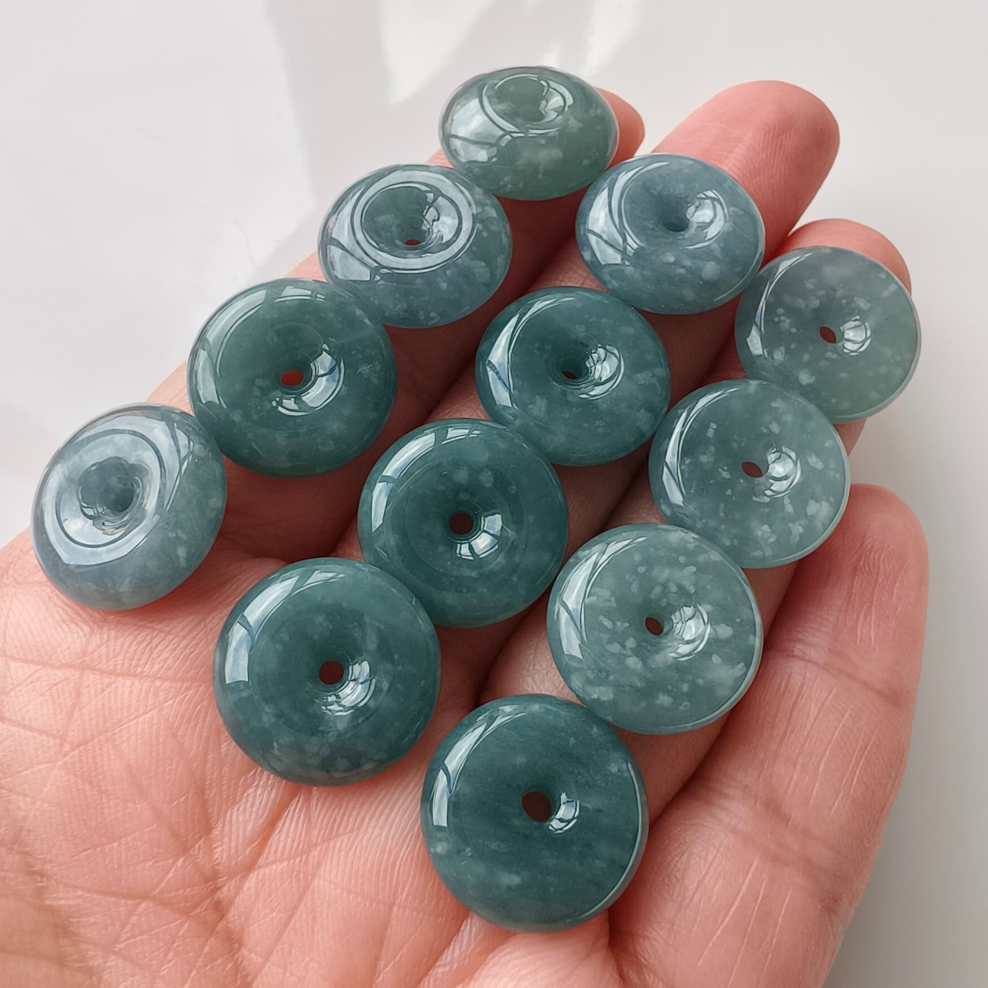 DDP 5pcs 16mm Natural Type A Icy Blue Guatemalan Jadeite Safety Buckle Beads
