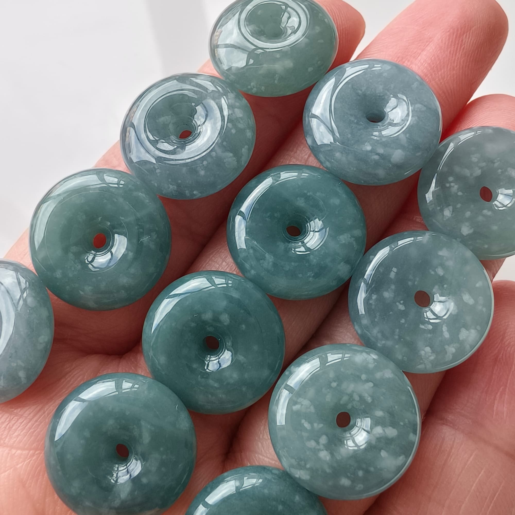 DDP 5pcs 16mm Natural Type A Icy Blue Guatemalan Jadeite Safety Buckle Beads