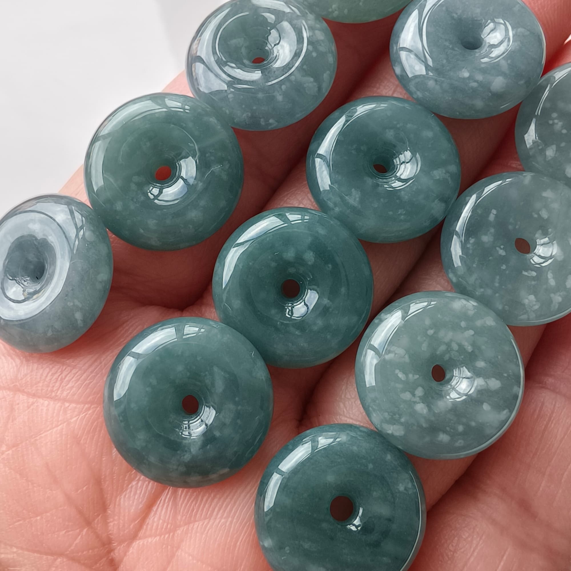 DDP 5pcs 16mm Natural Type A Icy Blue Guatemalan Jadeite Safety Buckle Beads