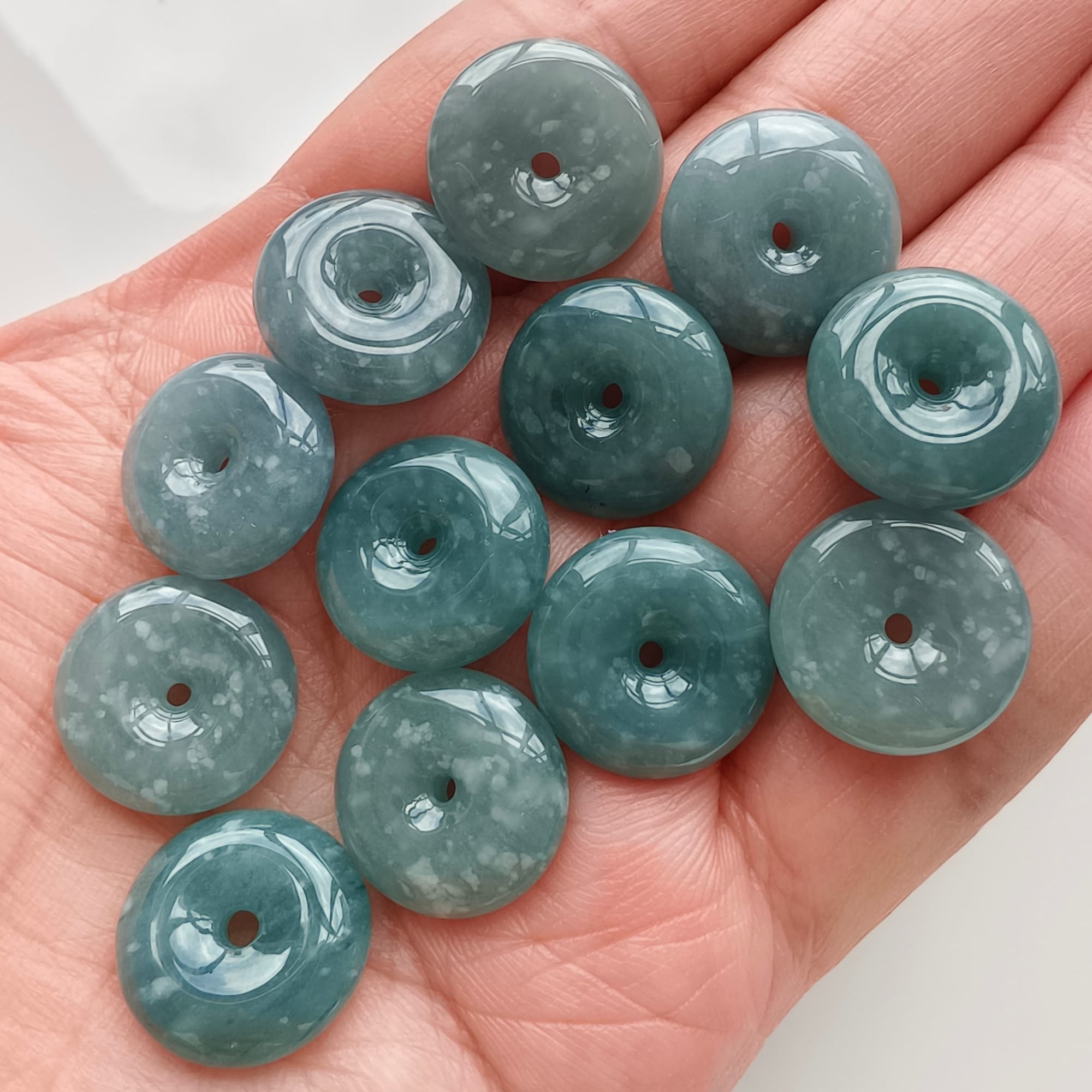 DDP 5pcs 16mm Natural Type A Icy Blue Guatemalan Jadeite Safety Buckle Beads