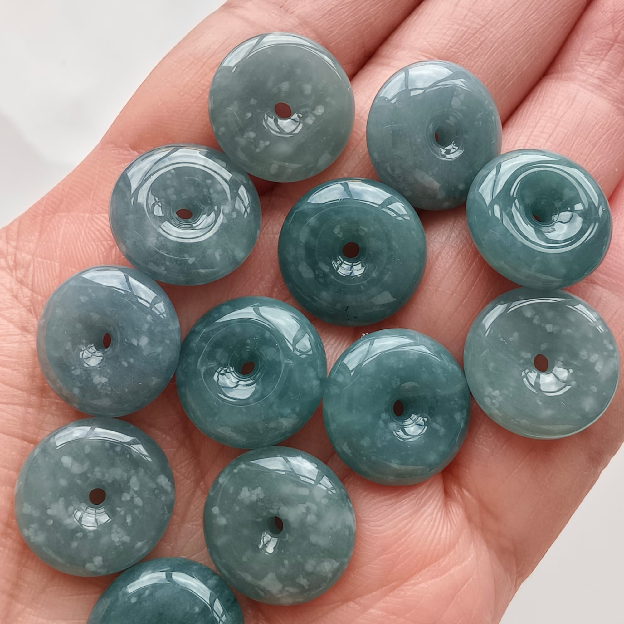 DDP 5pcs 16mm Natural Type A Icy Blue Guatemalan Jadeite Safety Buckle Beads