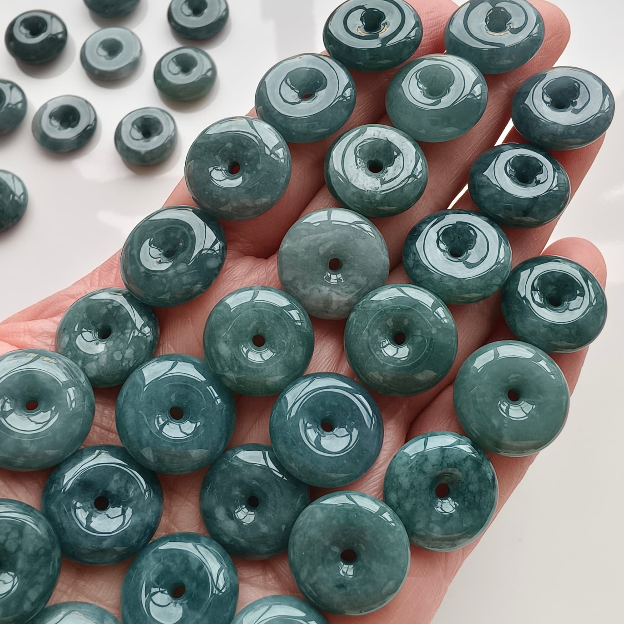 DDP 5pcs 16-17mm Natural Type A Blue Guatemalan Jadeite Safety Buckle Beads