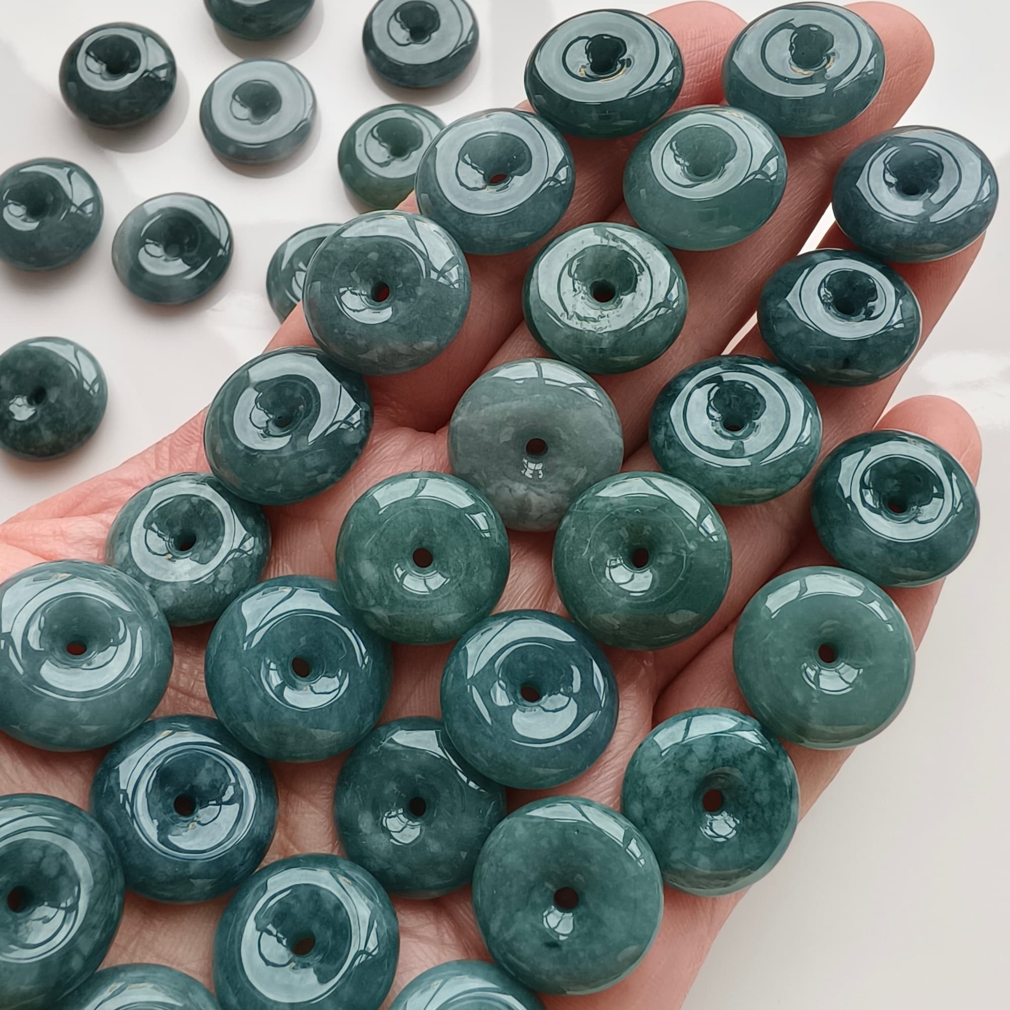 DDP 5pcs 16-17mm Natural Type A Blue Guatemalan Jadeite Safety Buckle Beads