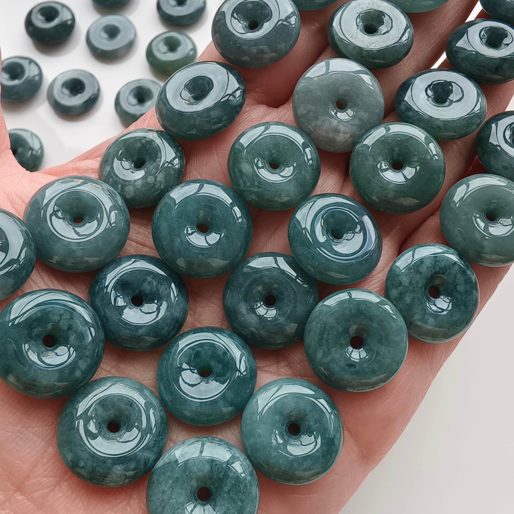 DDP 5pcs 16-17mm Natural Type A Blue Guatemalan Jadeite Safety Buckle Beads