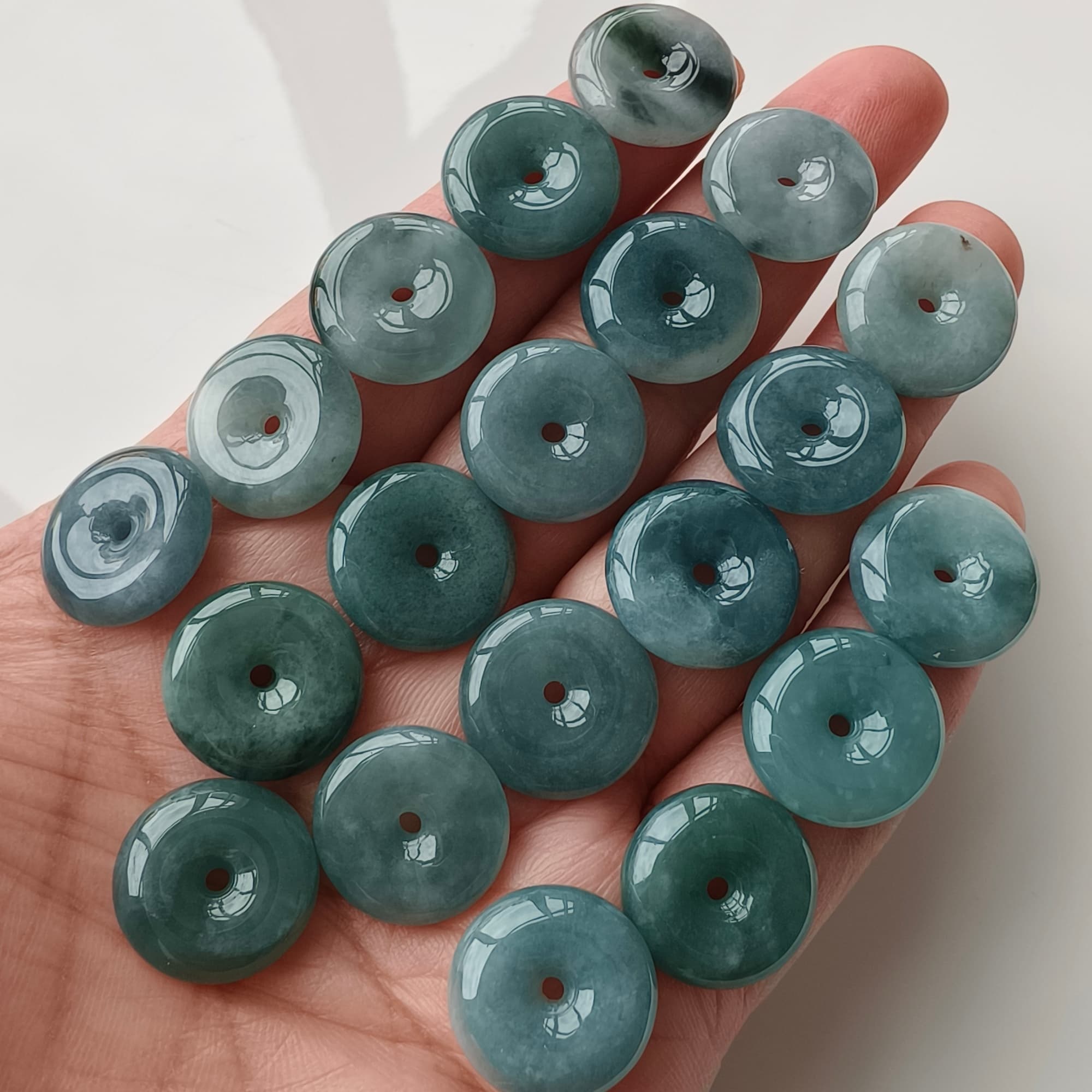 DDP 5pcs 15.5-16mm Natural Type A Blue Guatemalan Jadeite Safety Buckle Beads