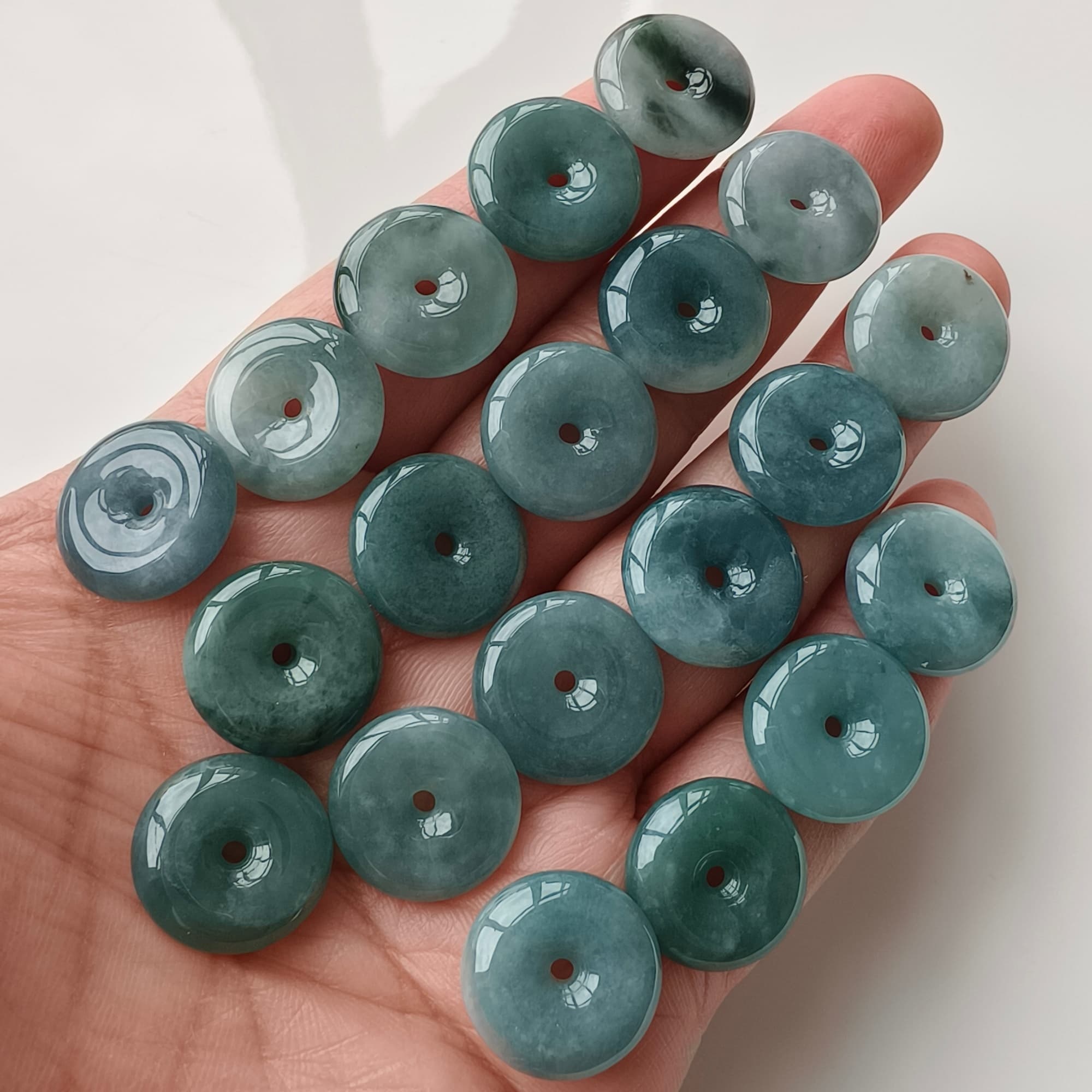 DDP 5pcs 15.5-16mm Natural Type A Blue Guatemalan Jadeite Safety Buckle Beads