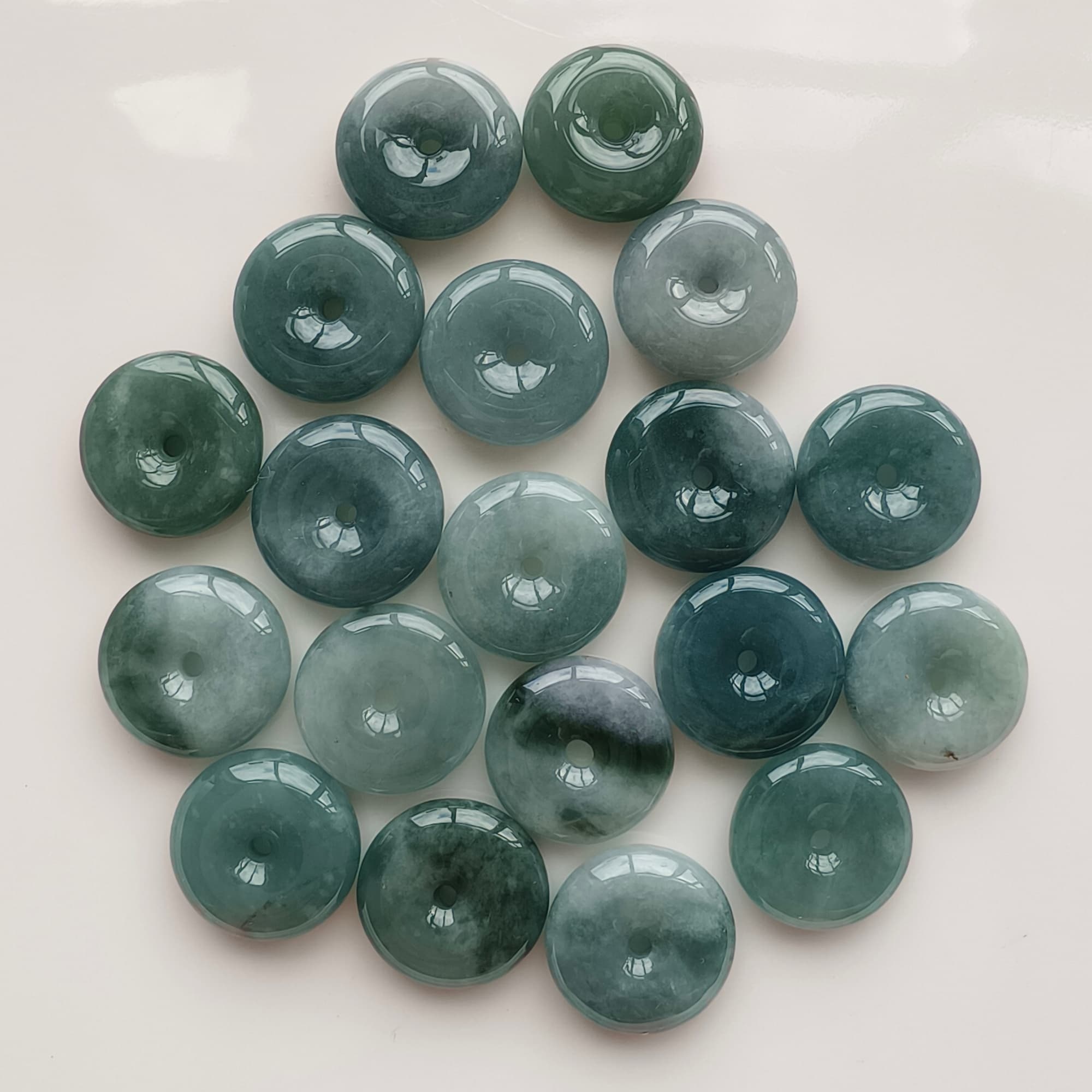 DDP 5pcs 15.5-16mm Natural Type A Blue Guatemalan Jadeite Safety Buckle Beads