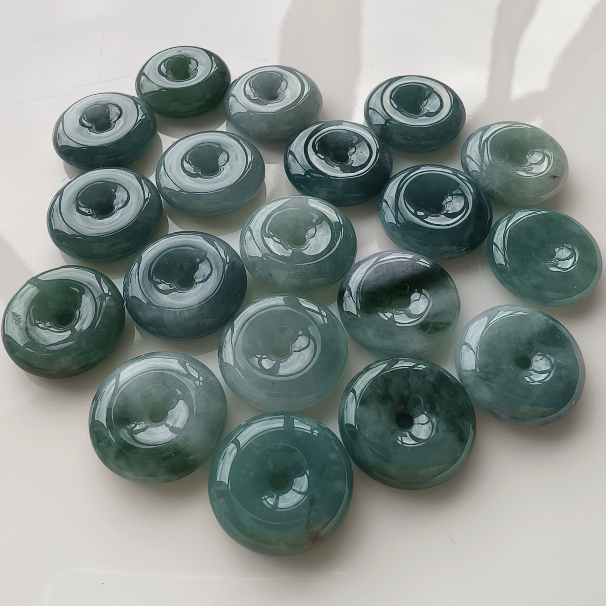 DDP 5pcs 15.5-16mm Natural Type A Blue Guatemalan Jadeite Safety Buckle Beads