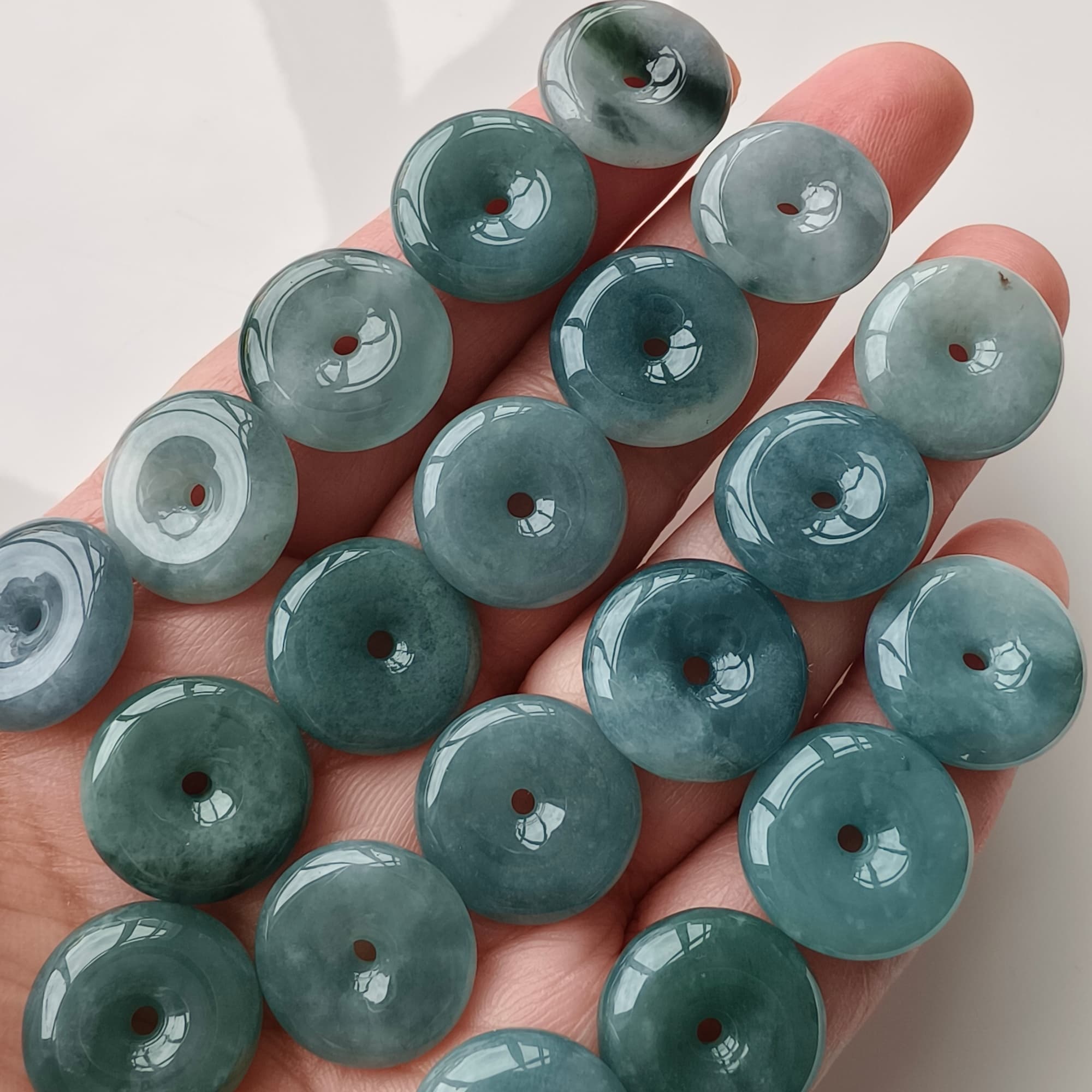 DDP 5pcs 15.5-16mm Natural Type A Blue Guatemalan Jadeite Safety Buckle Beads