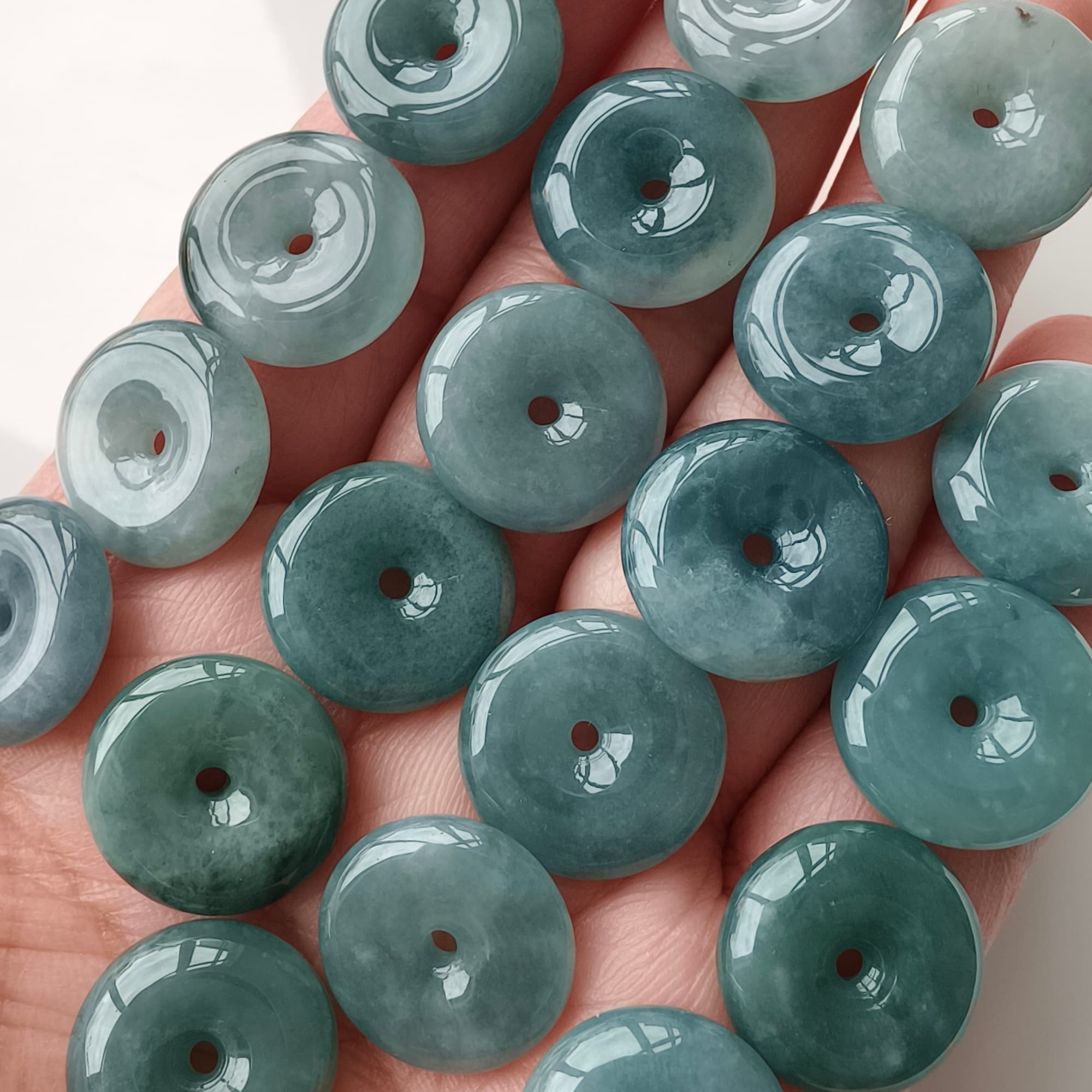 DDP 5pcs 15.5-16mm Natural Type A Blue Guatemalan Jadeite Safety Buckle Beads