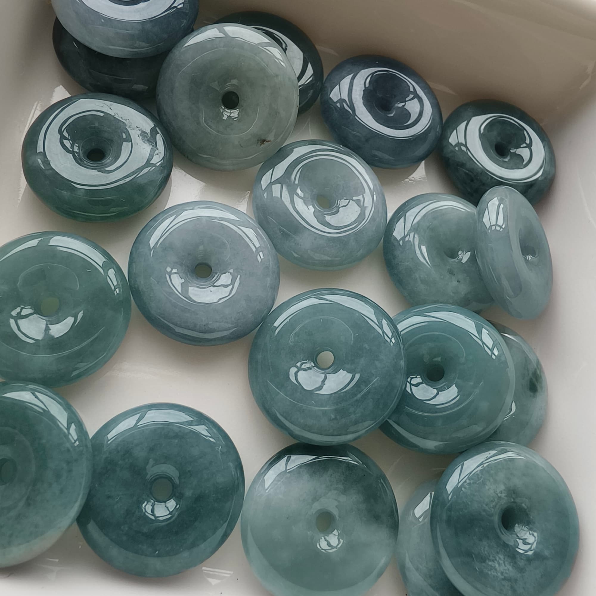 DDP 5pcs 15.5-16mm Natural Type A Blue Guatemalan Jadeite Safety Buckle Beads