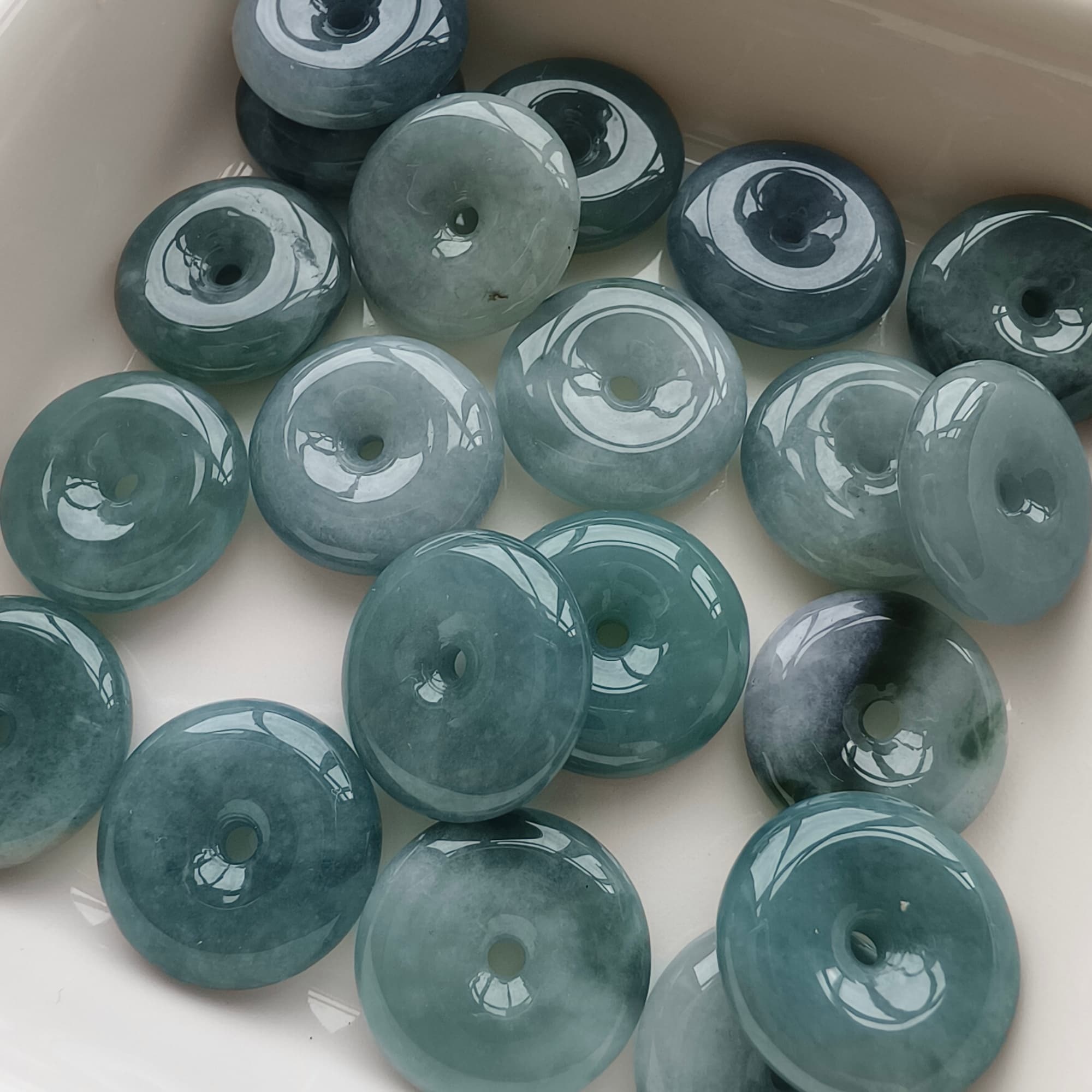 DDP 5pcs 15.5-16mm Natural Type A Blue Guatemalan Jadeite Safety Buckle Beads