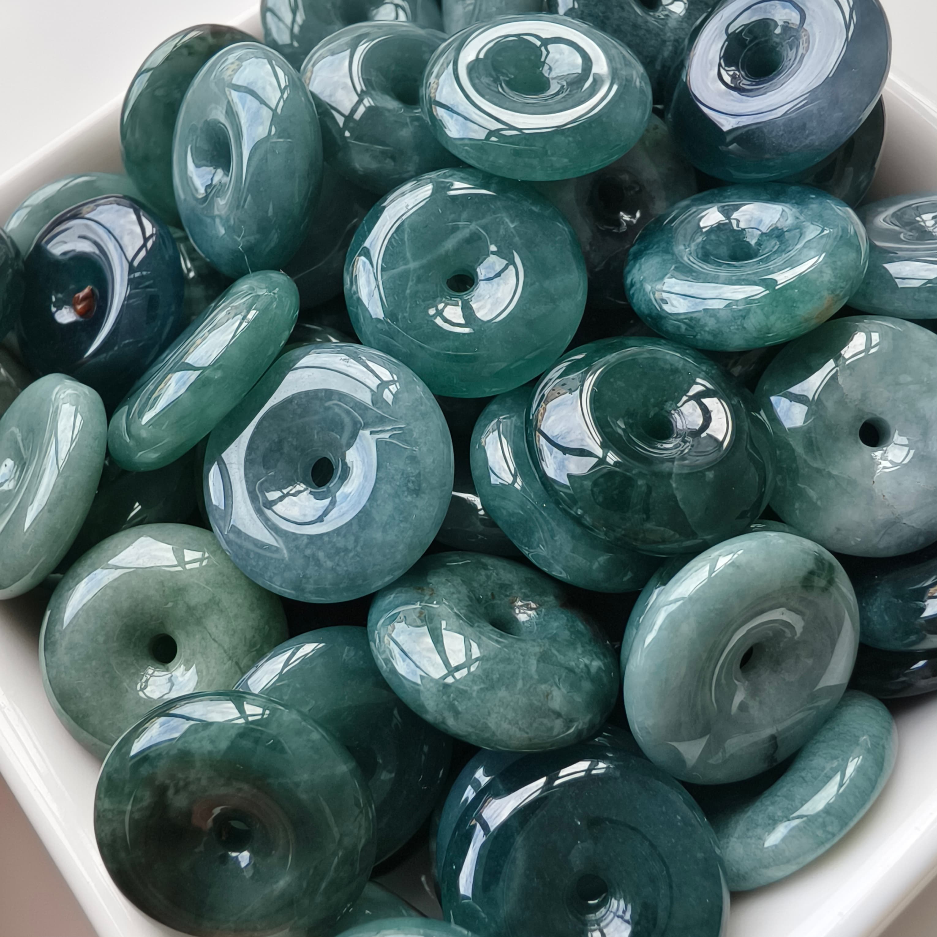 DDP 10pcs 16-16.5mm Natural Type A Blue Guatemalan Jadeite Safety Buckle Beads