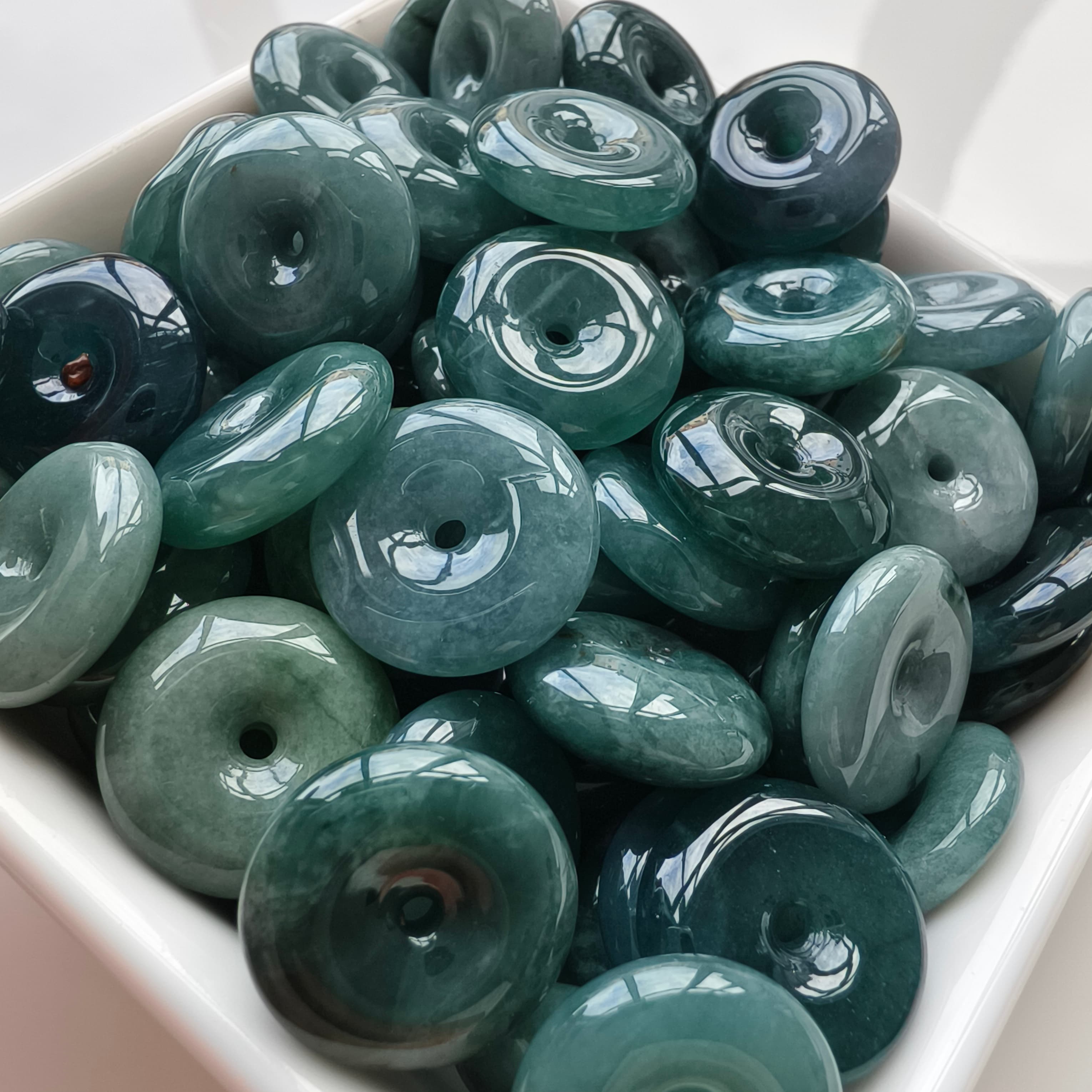 DDP 10pcs 16-16.5mm Natural Type A Blue Guatemalan Jadeite Safety Buckle Beads