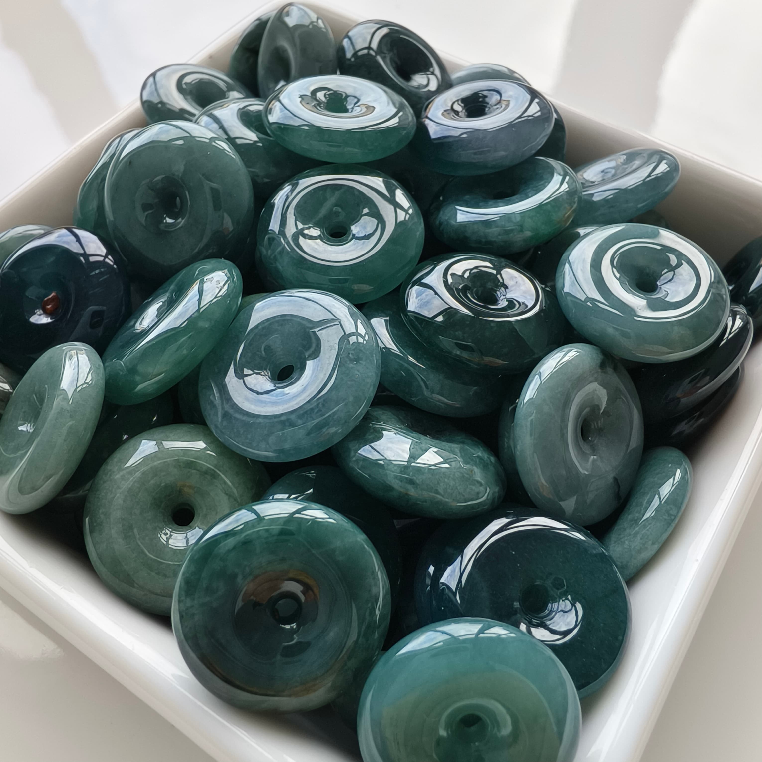 DDP 10pcs 16-16.5mm Natural Type A Blue Guatemalan Jadeite Safety Buckle Beads