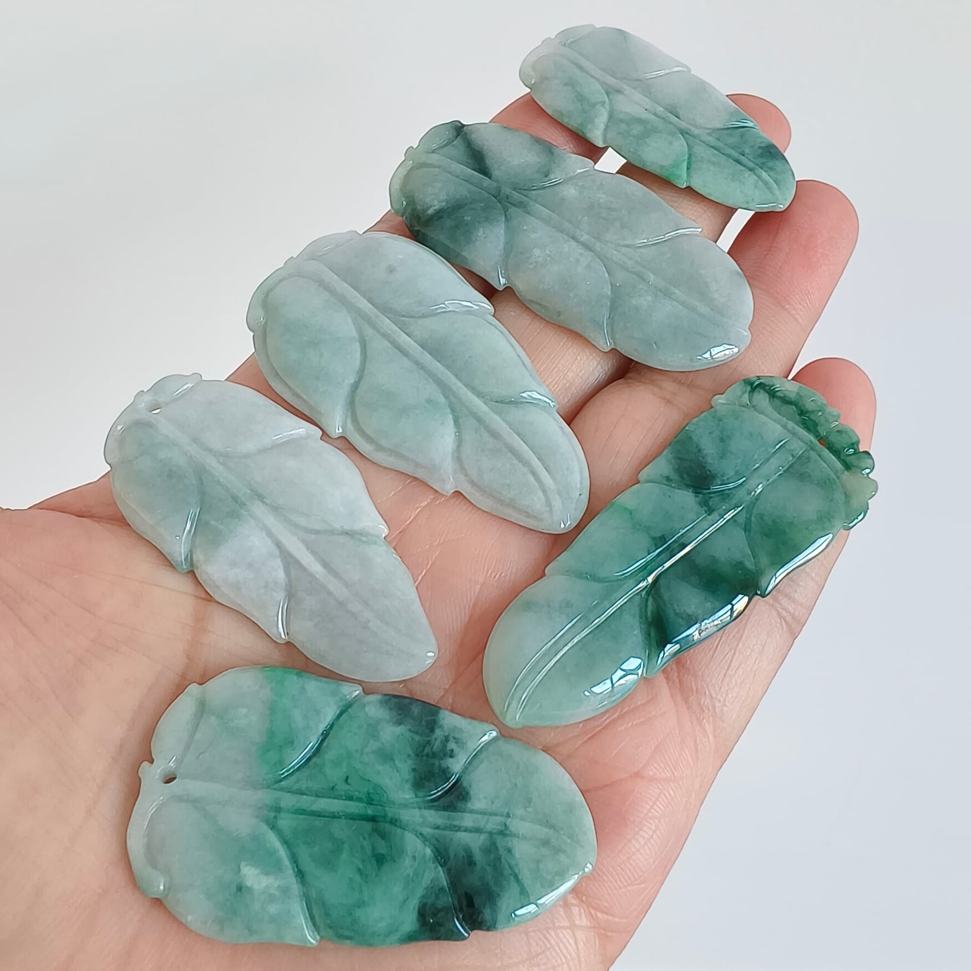 DDP 2pcs 44.5-54mm Natural Certificated Type A Green White Moss In Snow Burmese Jadeite Leaf Beads