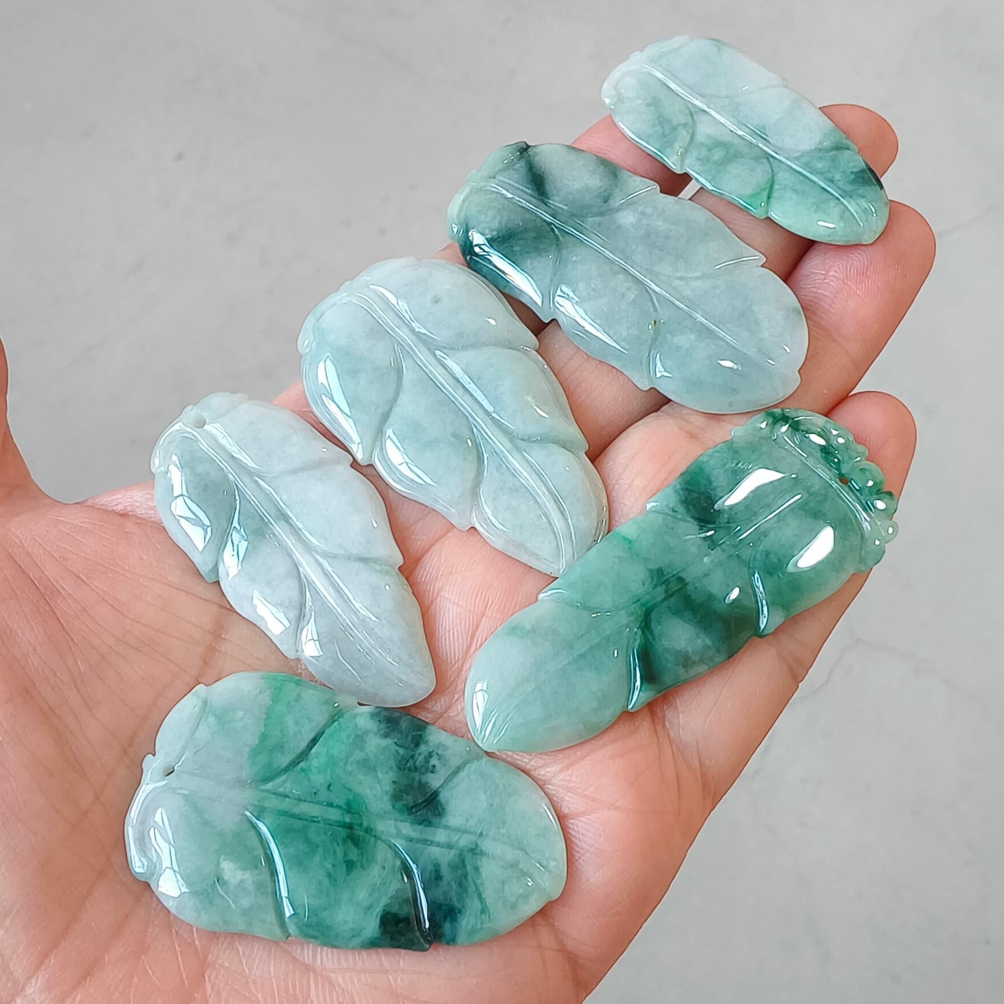 DDP 2pcs 44.5-54mm Natural Certificated Type A Green White Moss In Snow Burmese Jadeite Leaf Beads