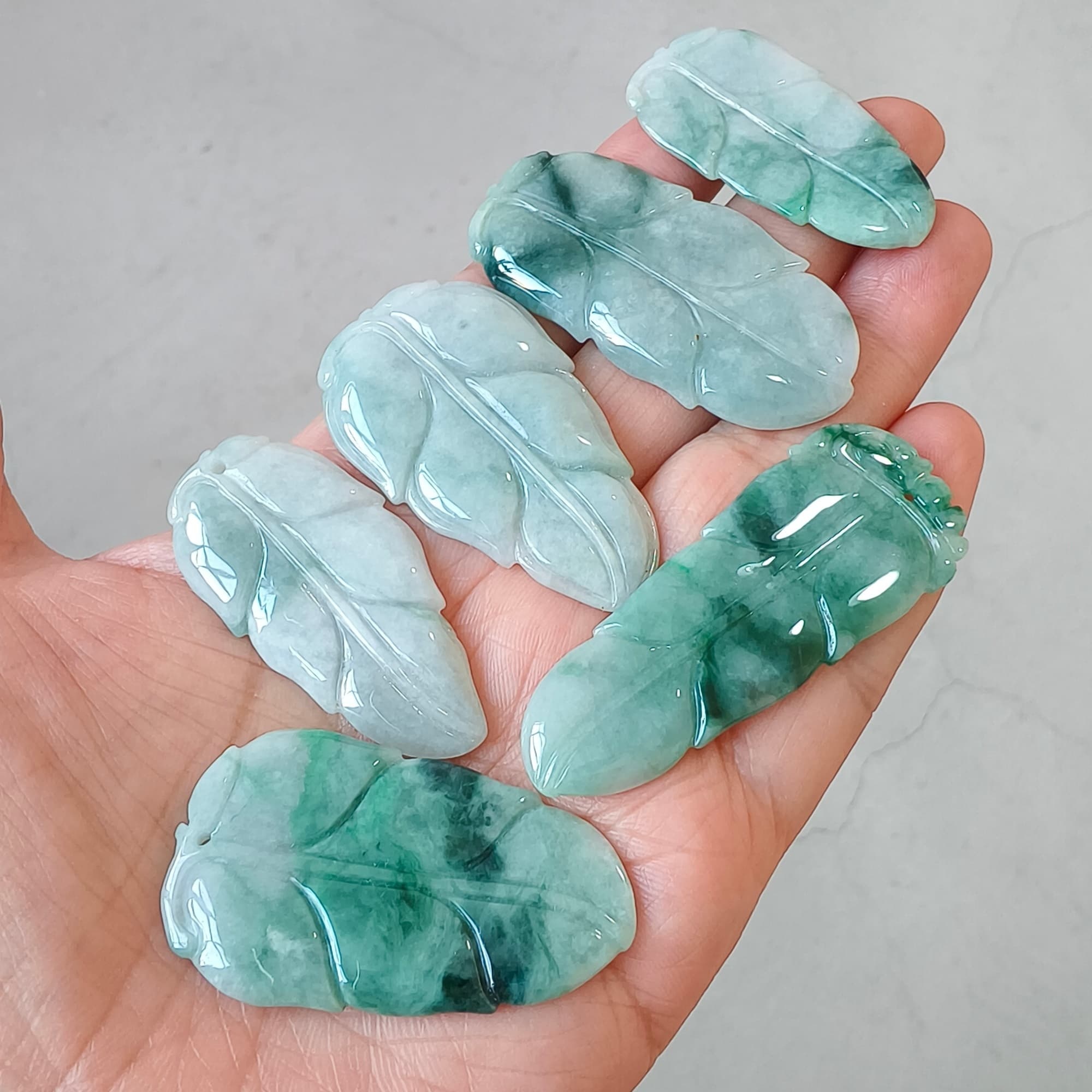 DDP 2pcs 44.5-54mm Natural Certificated Type A Green White Moss In Snow Burmese Jadeite Leaf Beads