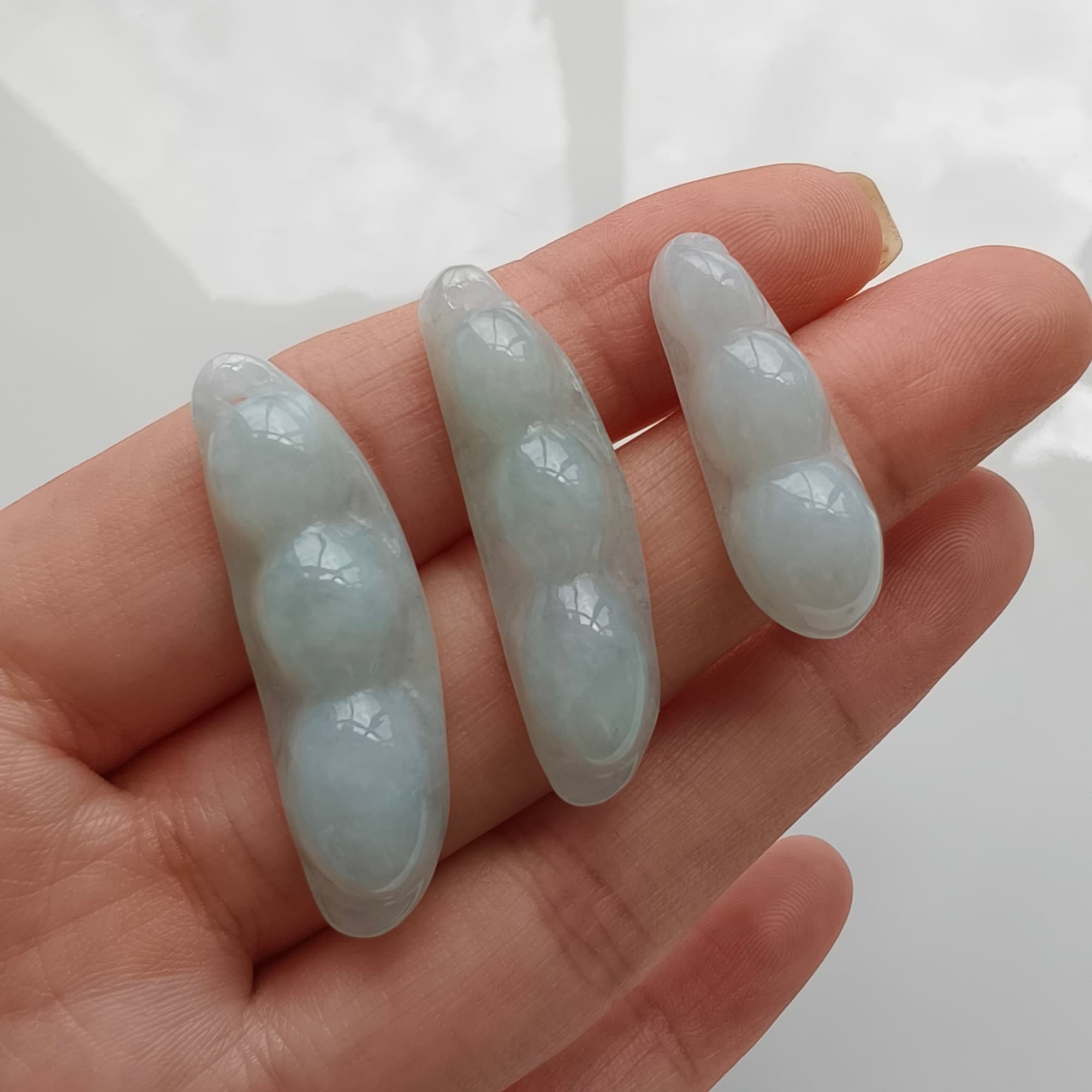 DDP 3pcs 26.5-35mm Natural Certificated Type A Green White Burmese Jadeite Green Bean Beads