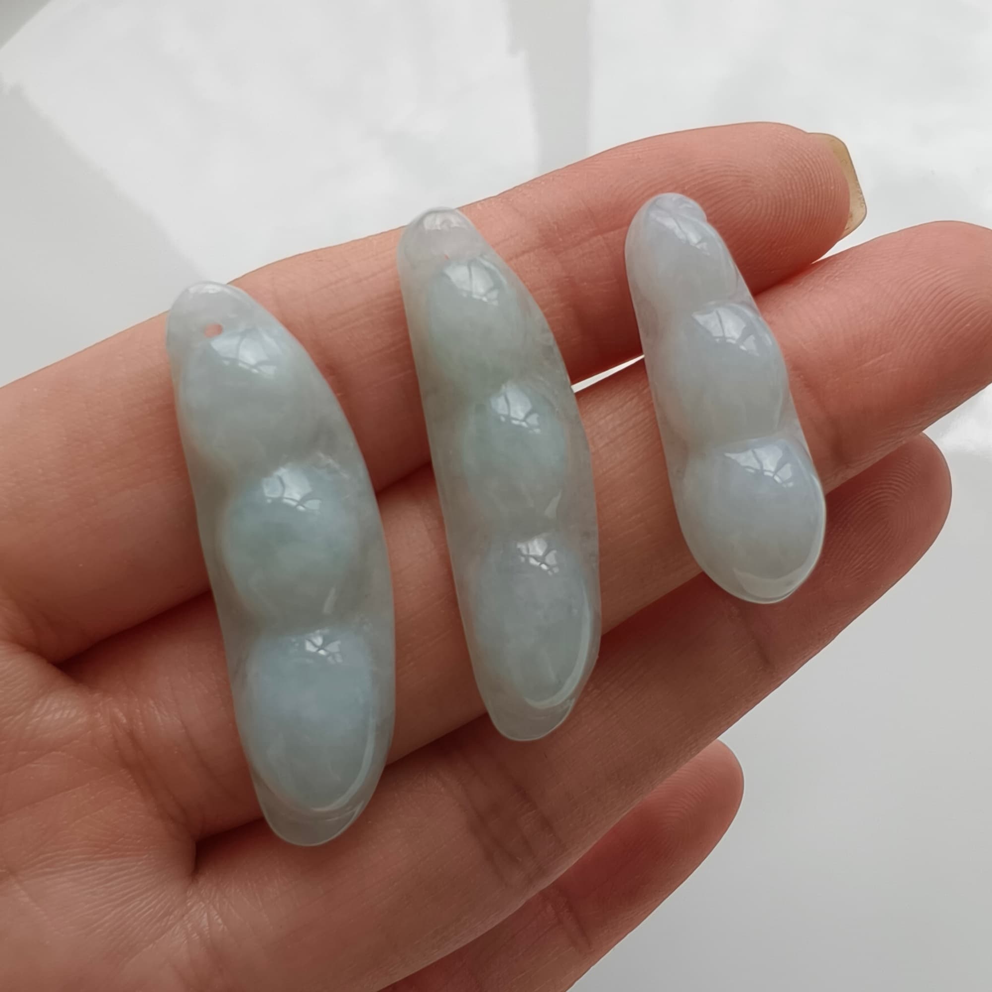 DDP 3pcs 26.5-35mm Natural Certificated Type A Green White Burmese Jadeite Green Bean Beads