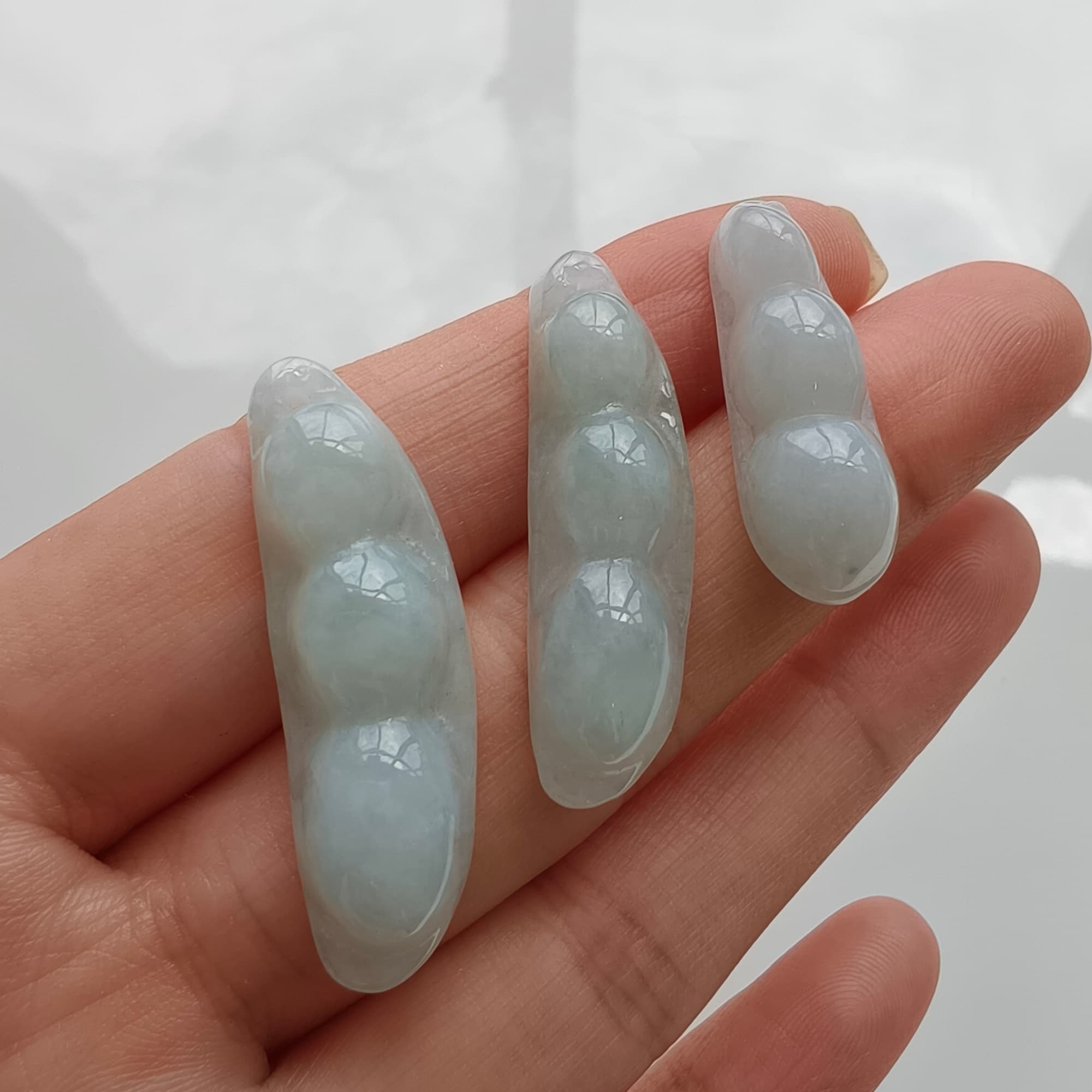 DDP 3pcs 26.5-35mm Natural Certificated Type A Green White Burmese Jadeite Green Bean Beads