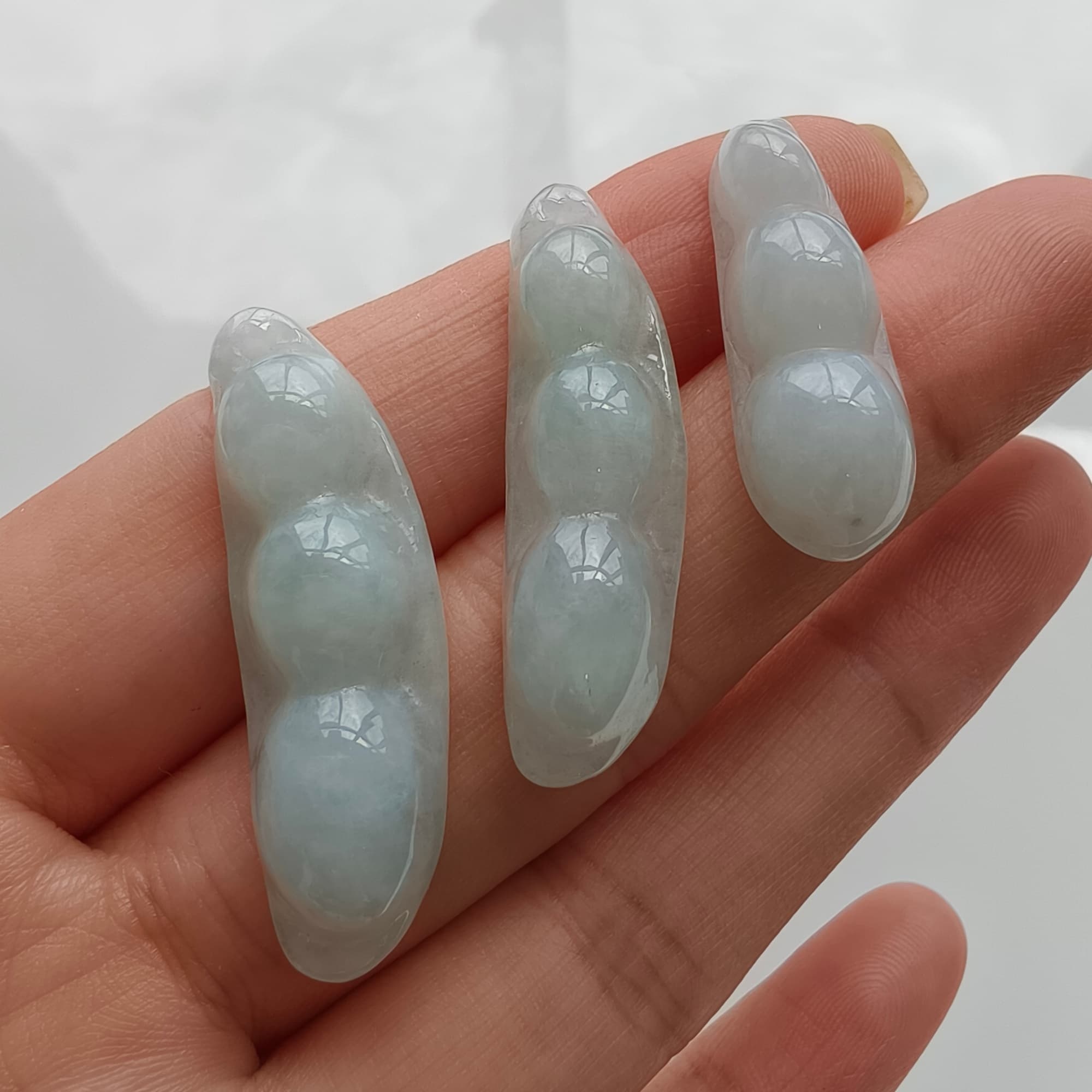 DDP 3pcs 26.5-35mm Natural Certificated Type A Green White Burmese Jadeite Green Bean Beads