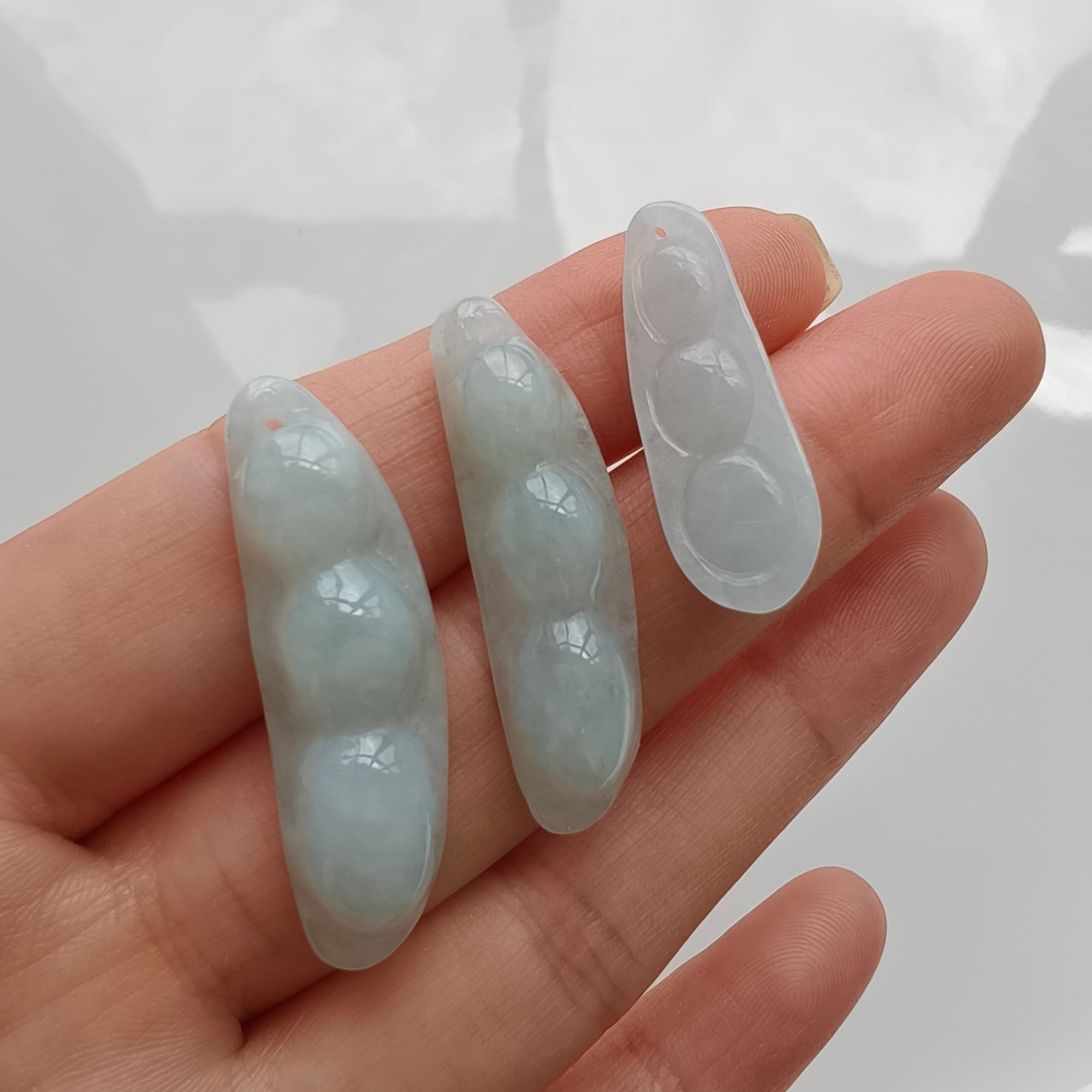 DDP 3pcs 26.5-35mm Natural Certificated Type A Green White Burmese Jadeite Green Bean Beads