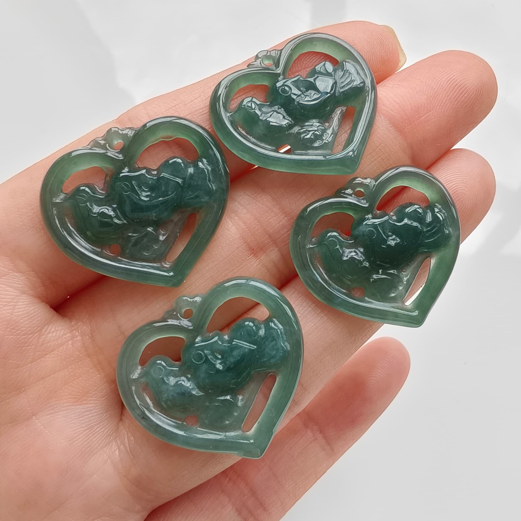 DDP 2pcs Natural Certificated Type A Untreated Icy Blue Guatemalan Jadeite Heart Beads With Mandarin Duck Carved