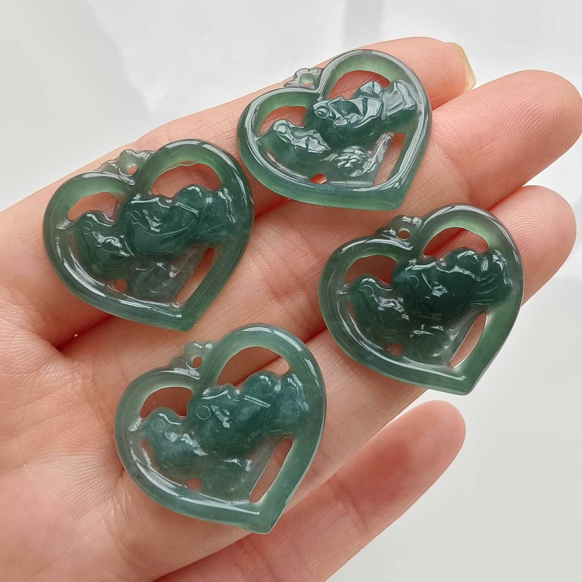 DDP 2pcs Natural Certificated Type A Untreated Icy Blue Guatemalan Jadeite Heart Beads With Mandarin Duck Carved