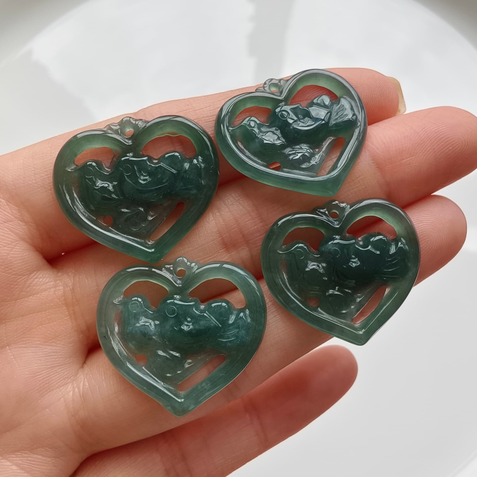DDP 2pcs Natural Certificated Type A Untreated Icy Blue Guatemalan Jadeite Heart Beads With Mandarin Duck Carved