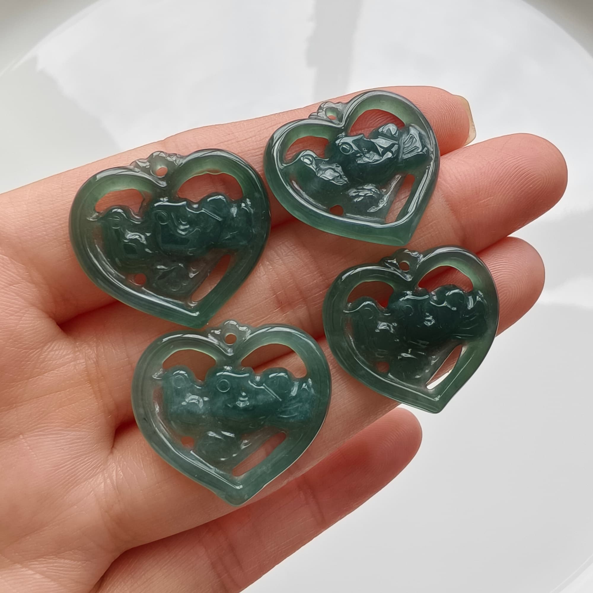 DDP 2pcs Natural Certificated Type A Untreated Icy Blue Guatemalan Jadeite Heart Beads With Mandarin Duck Carved