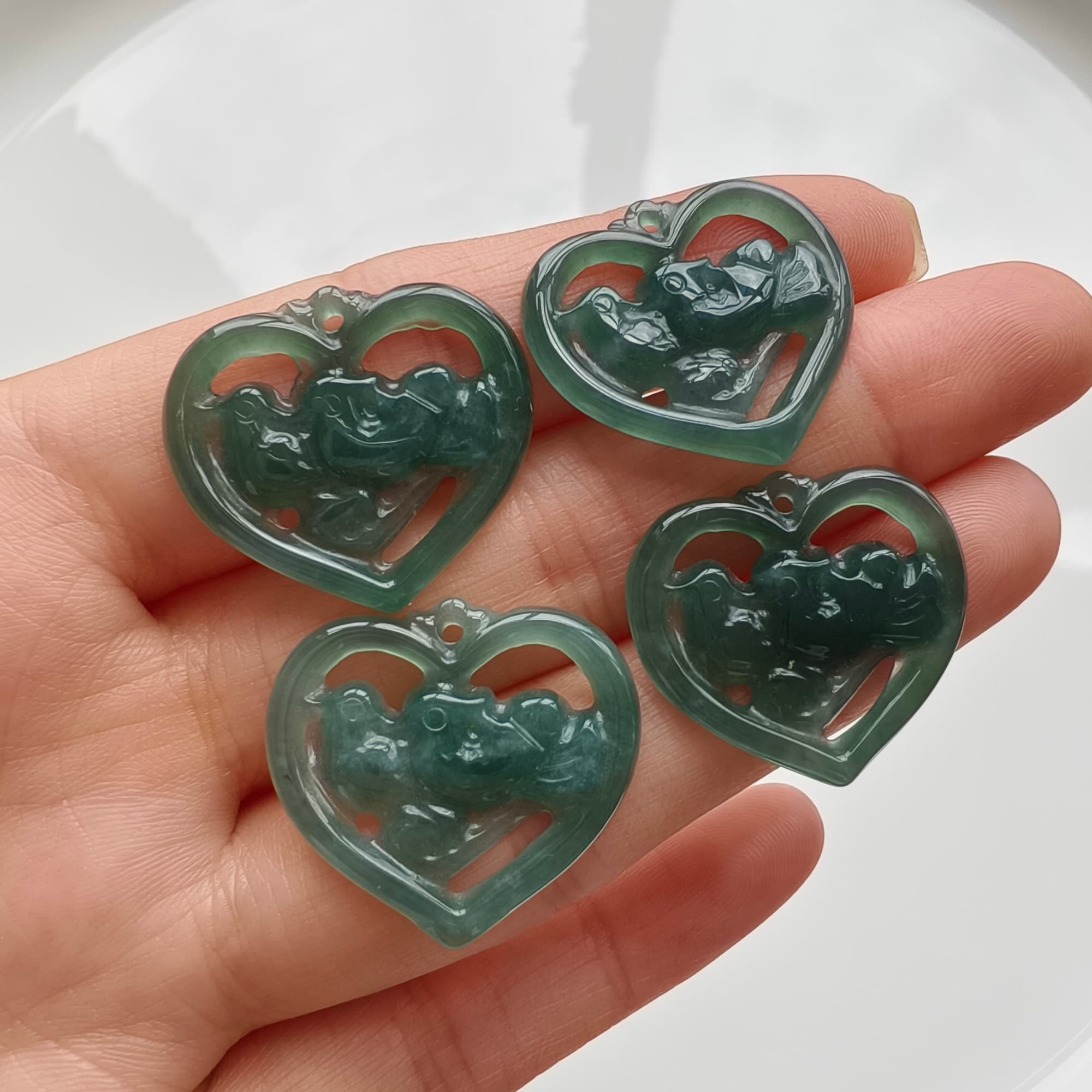 DDP 2pcs Natural Certificated Type A Untreated Icy Blue Guatemalan Jadeite Heart Beads With Mandarin Duck Carved
