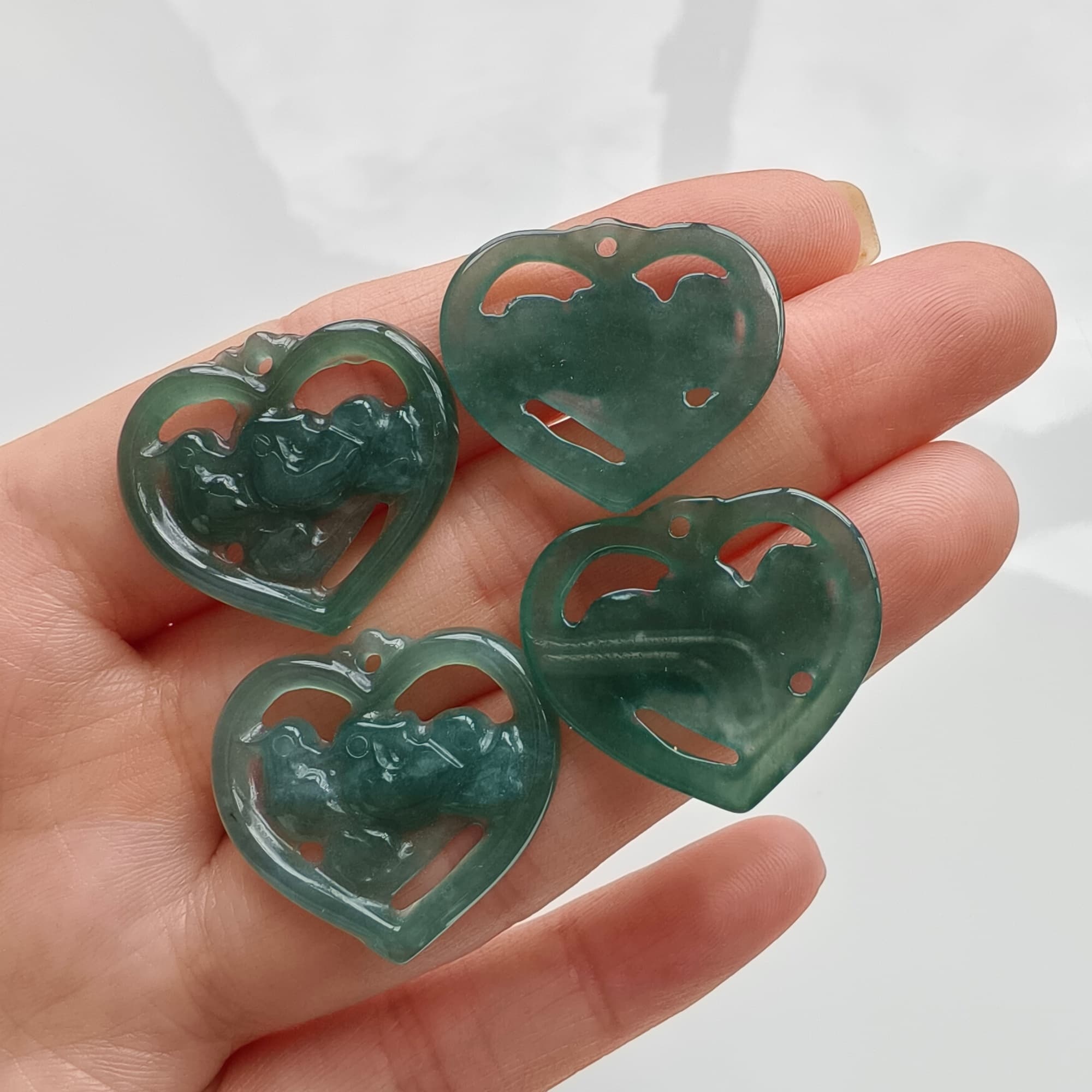 DDP 2pcs Natural Certificated Type A Untreated Icy Blue Guatemalan Jadeite Heart Beads With Mandarin Duck Carved